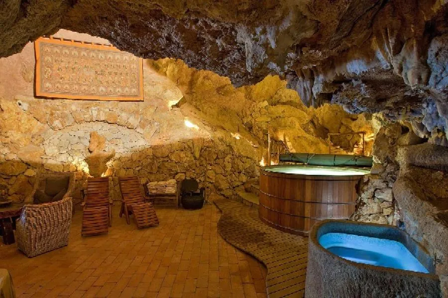 Hot Spring Bath in Hotel Punta Est