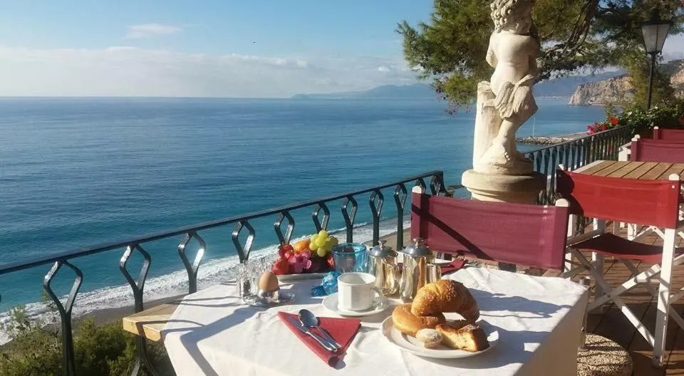 Restaurant/places to eat in Hotel Punta Est