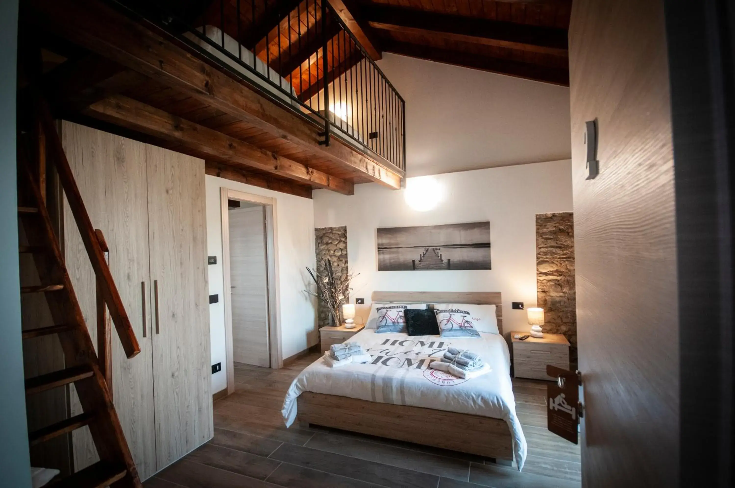 Double Room with Private Bathroom - single occupancy in B&B Tenuta Legnate-Lake Maggiore, MXP, Leonardo Accademy Double Room with Private Bathroom - single occupancy in B&B Tenuta Legnate-Lake Maggiore, MXP, Leonardo Accademy