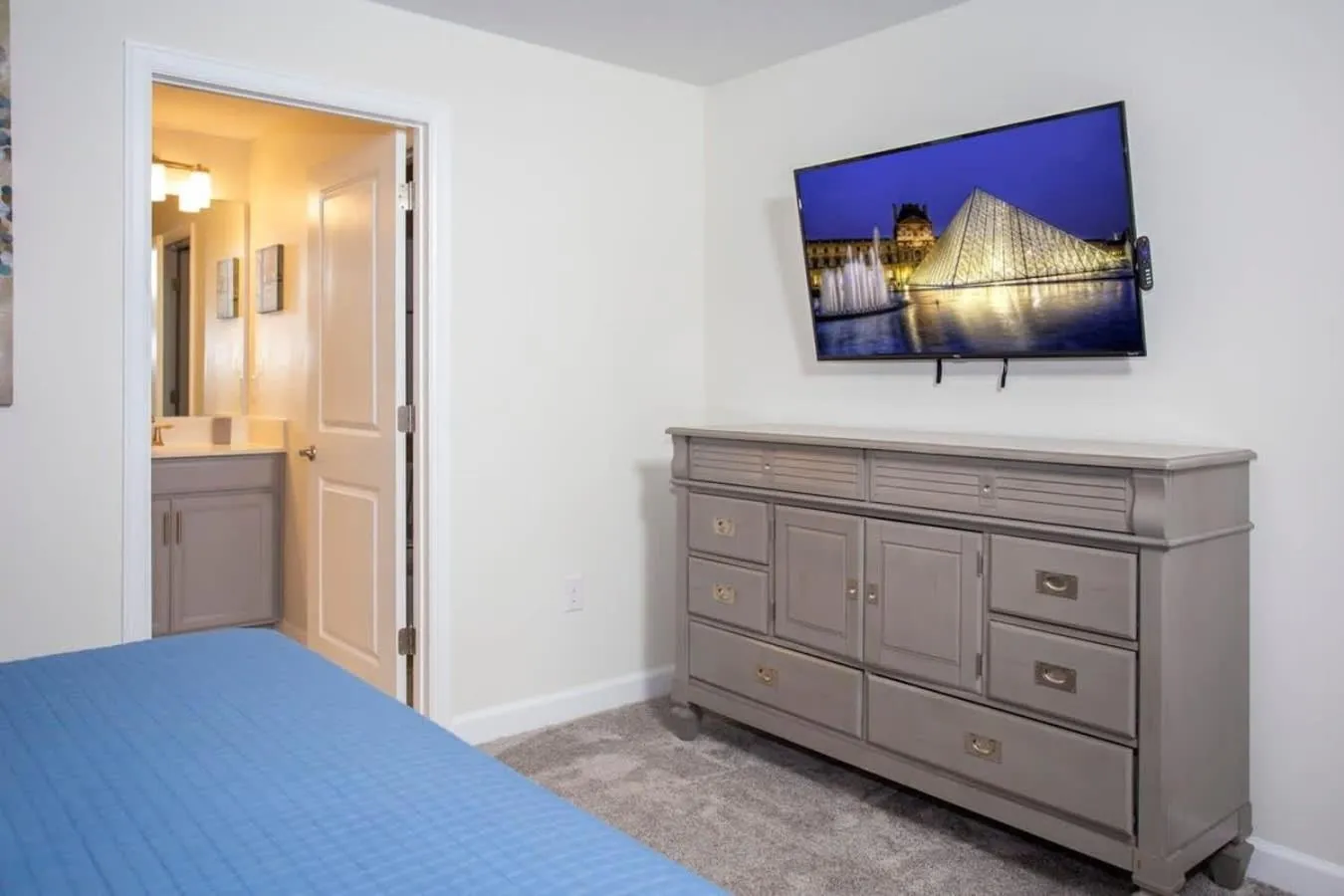 Bed in Wonderful 5 Bedroom w/ Pool Close to Disney 4801