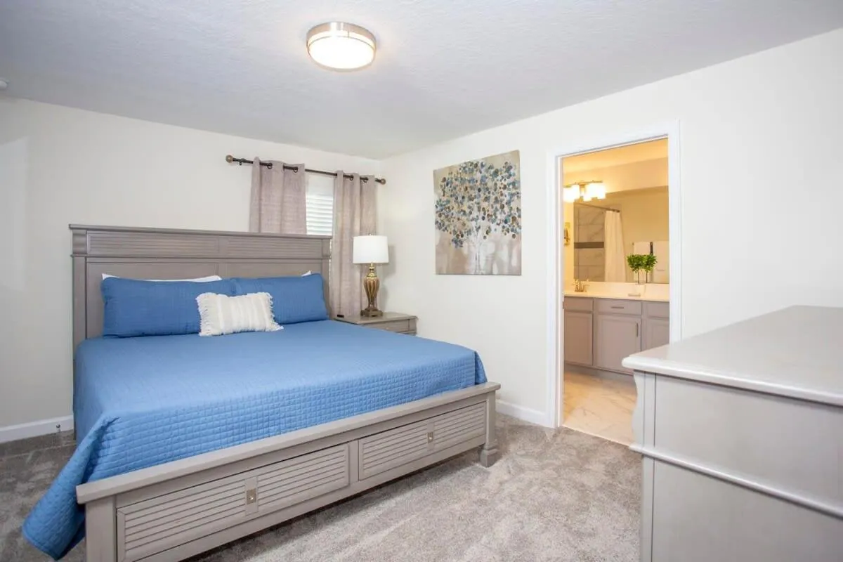 Bed in Wonderful 5 Bedroom w/ Pool Close to Disney 4801
