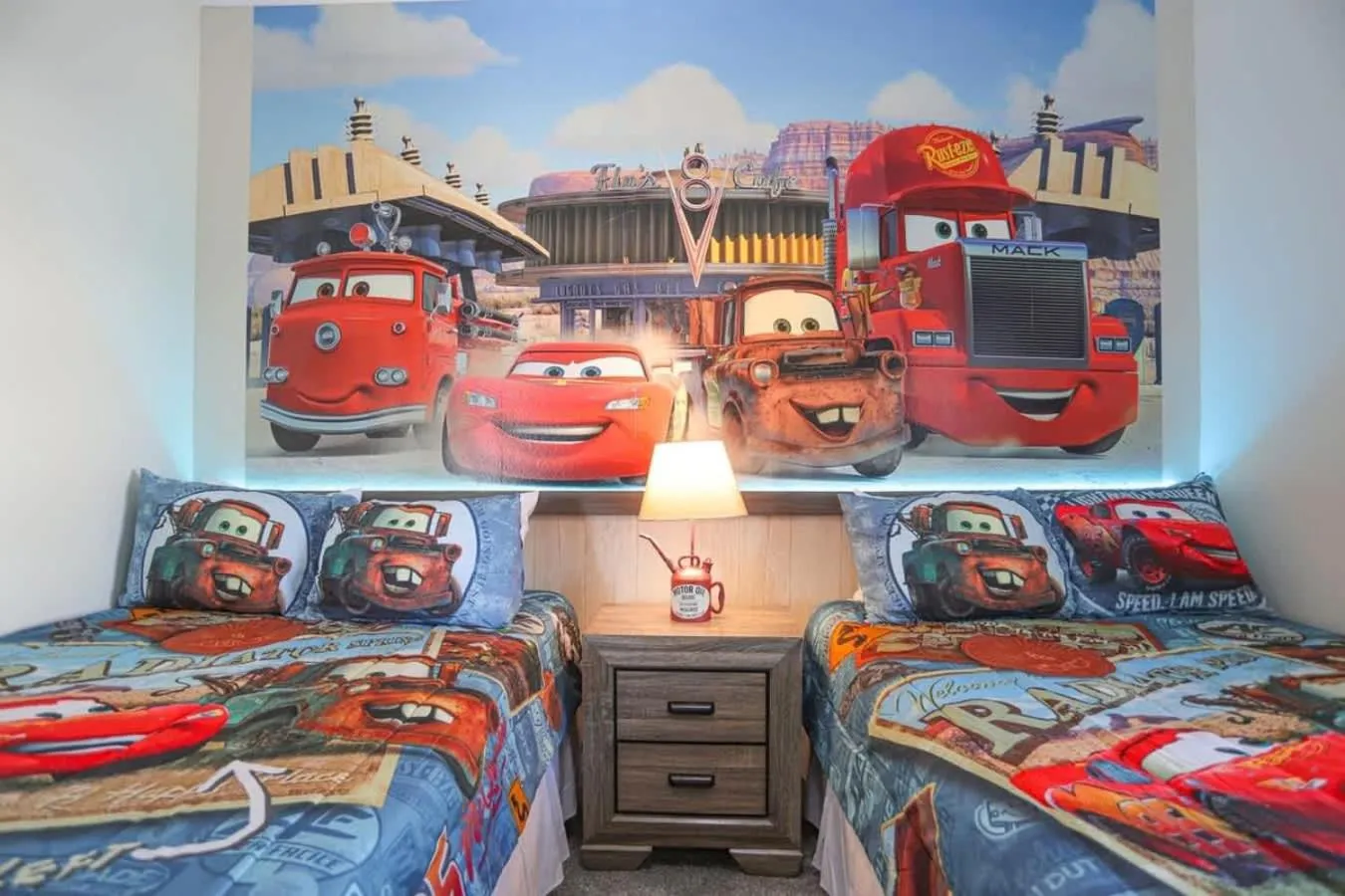 Bed in Wonderful 5 Bedroom w/ Pool Close to Disney 4801