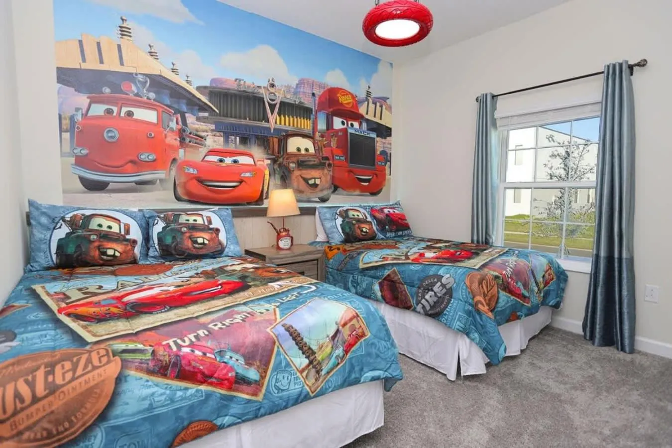 Bed in Wonderful 5 Bedroom w/ Pool Close to Disney 4801