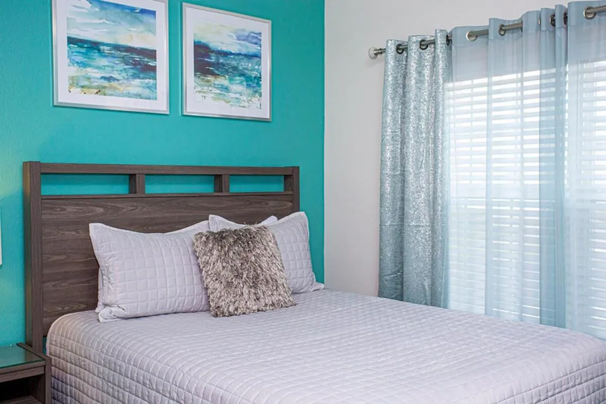 Bed in Wonderful 5 Bedroom w/ Pool Close to Disney 4801