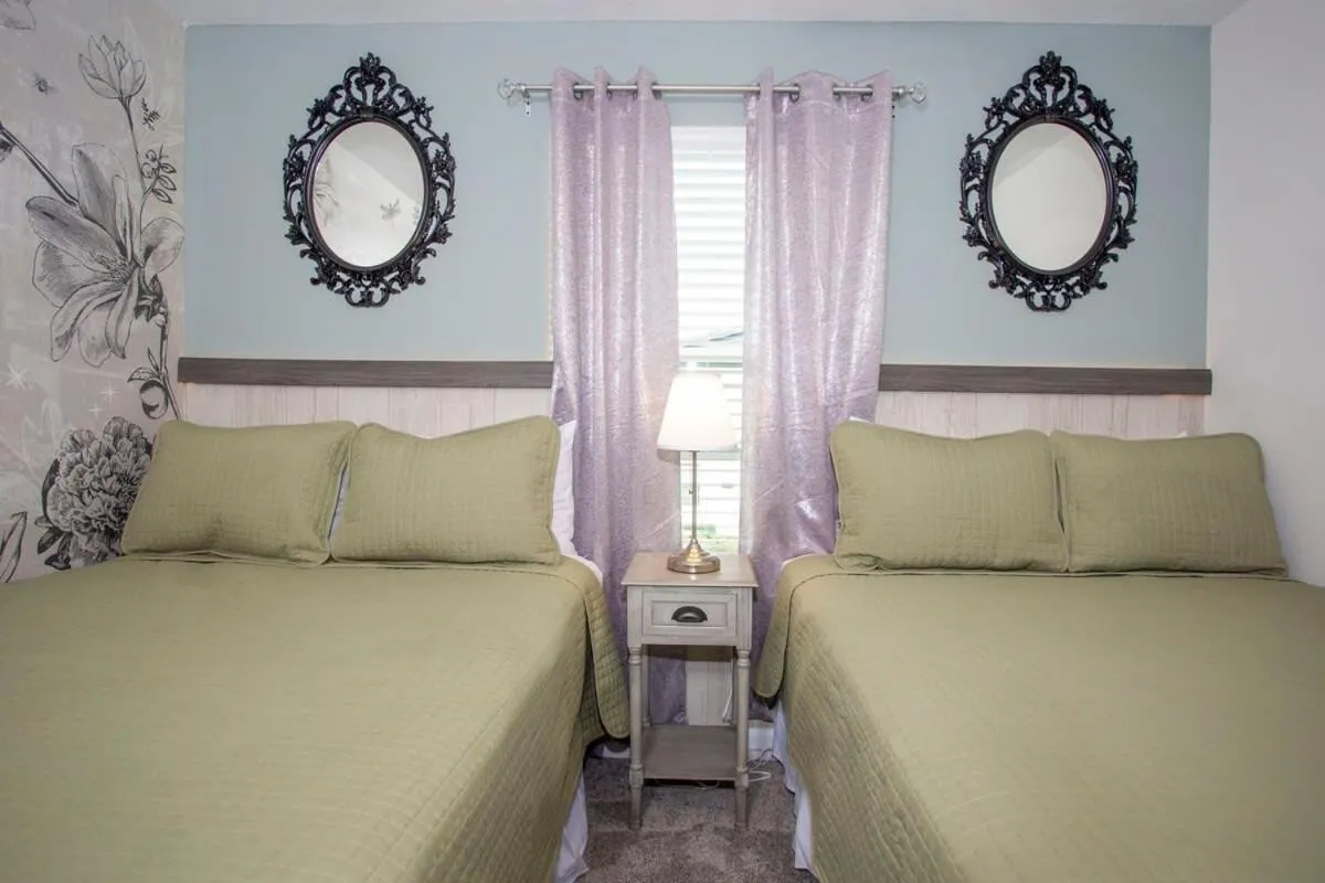 Bed in Wonderful 5 Bedroom w/ Pool Close to Disney 4801