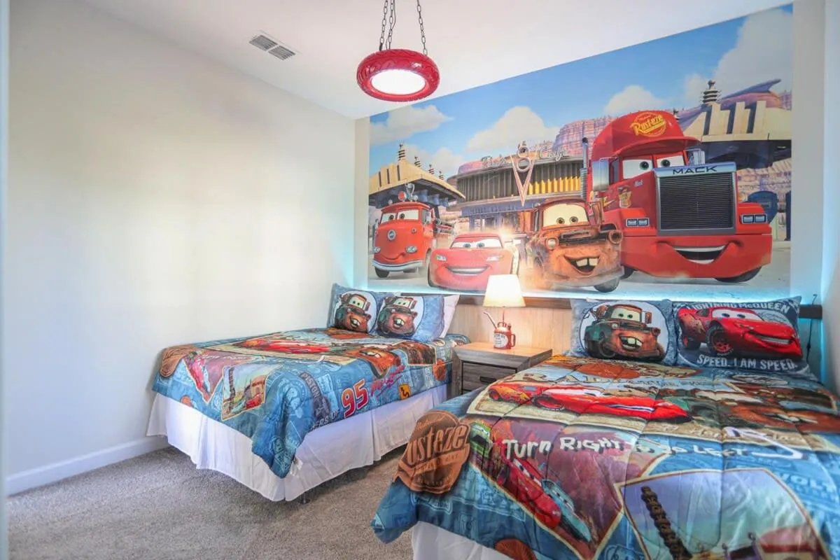 Bed in Wonderful 5 Bedroom w/ Pool Close to Disney 4801