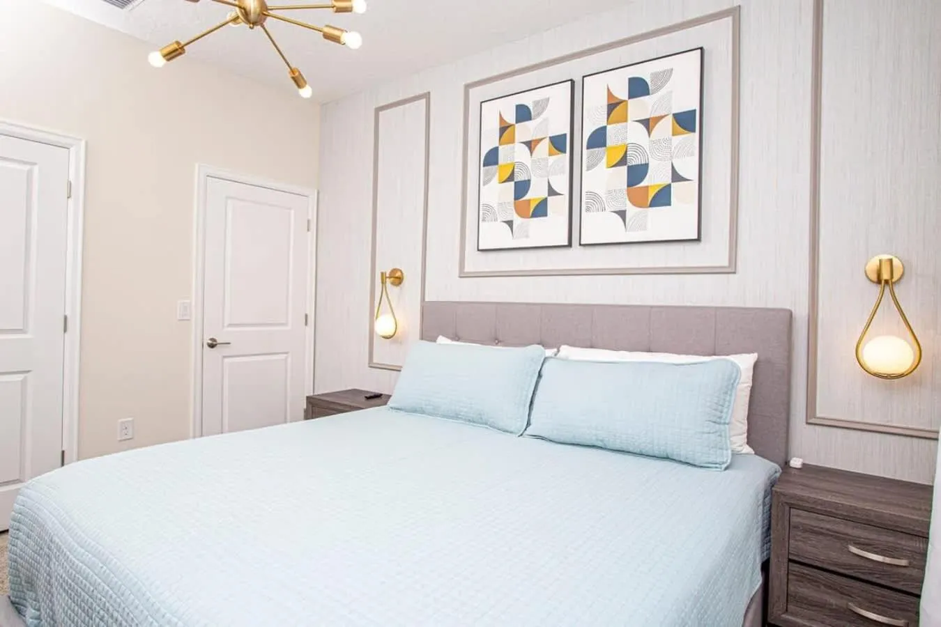 Bed in Gorgeous 4 Bedroom w/ Pool Close to Disney 4836