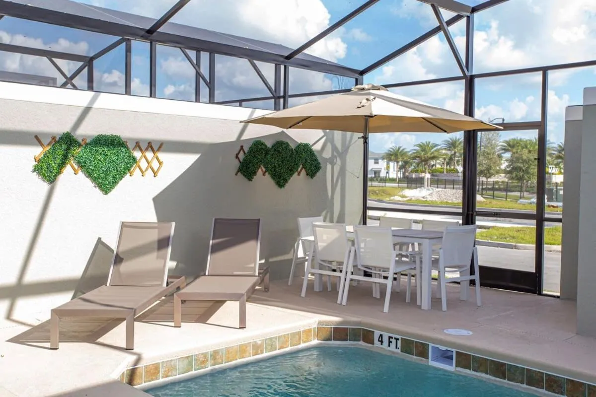 Gorgeous 4 Bedroom w/ Pool Close to Disney 4836