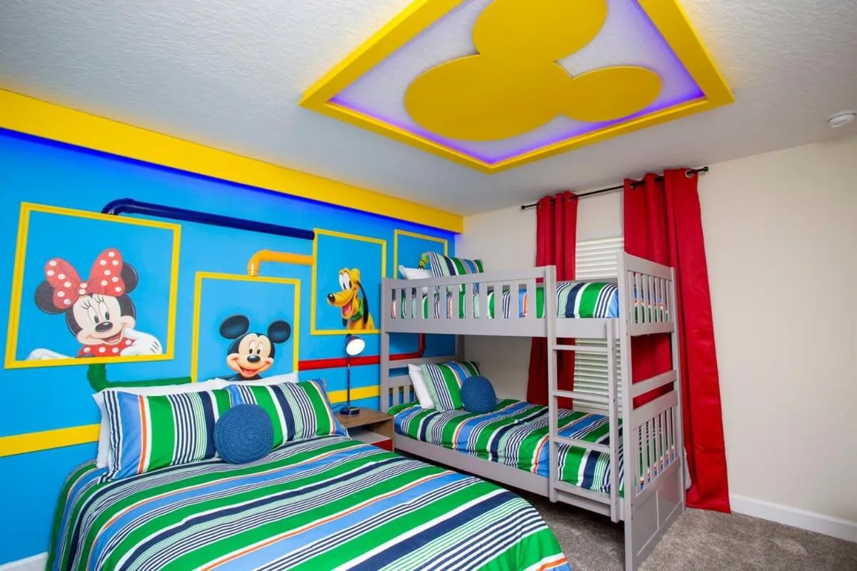 Bed in Gorgeous 4 Bedroom w/ Pool Close to Disney 4836