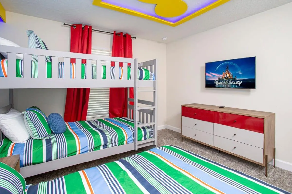 Bed in Gorgeous 4 Bedroom w/ Pool Close to Disney 4836