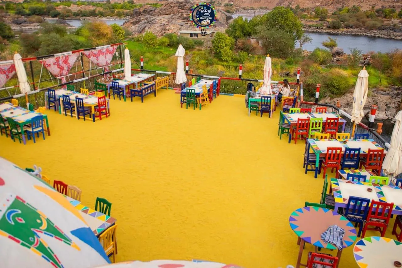 Restaurant/places to eat in Onaty Ka Guest House