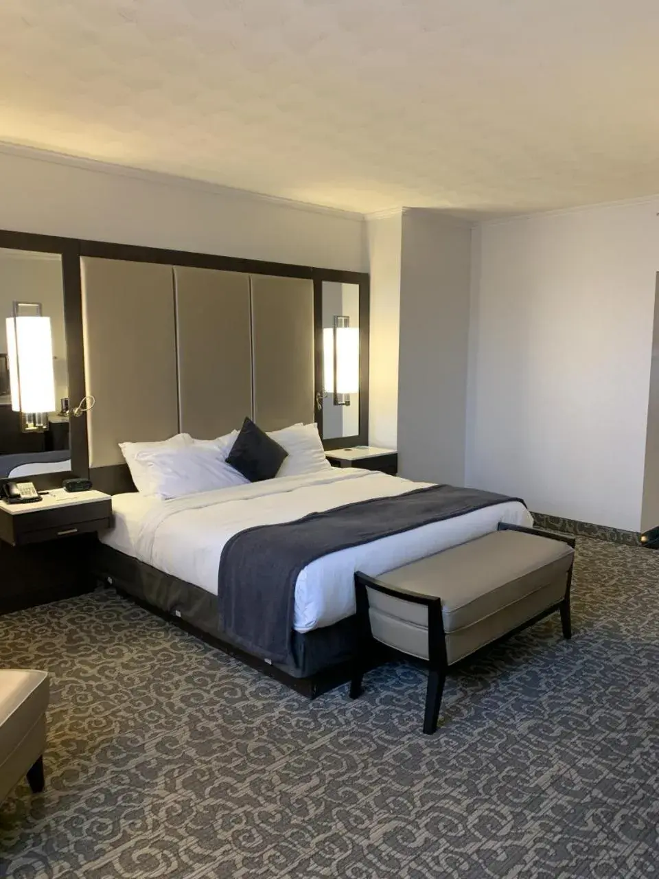 King Room in Radisson Lackawanna Station Hotel Scranton King Room in Radisson Lackawanna Station Hotel Scranton