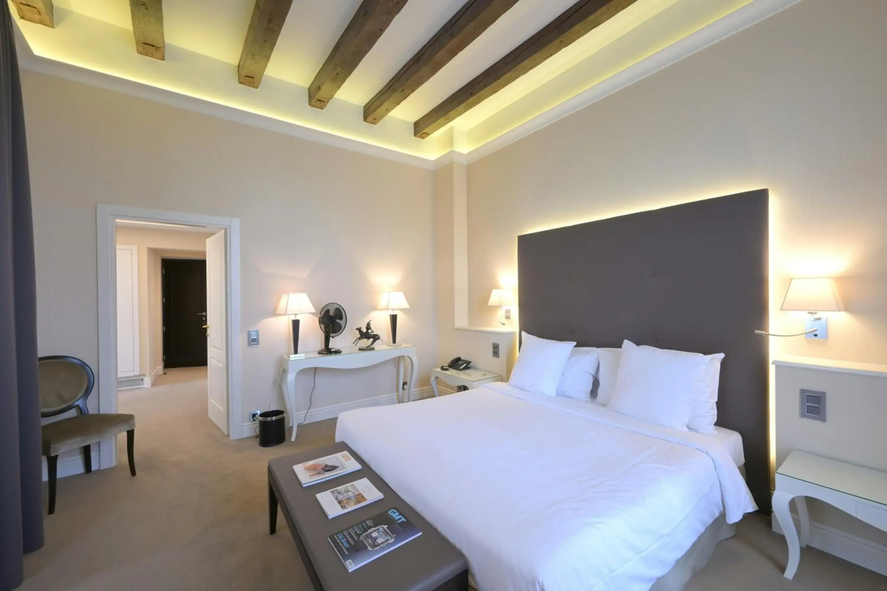 Suite with Lake View in Château de Bonmont Suite with Lake View in Château de Bonmont