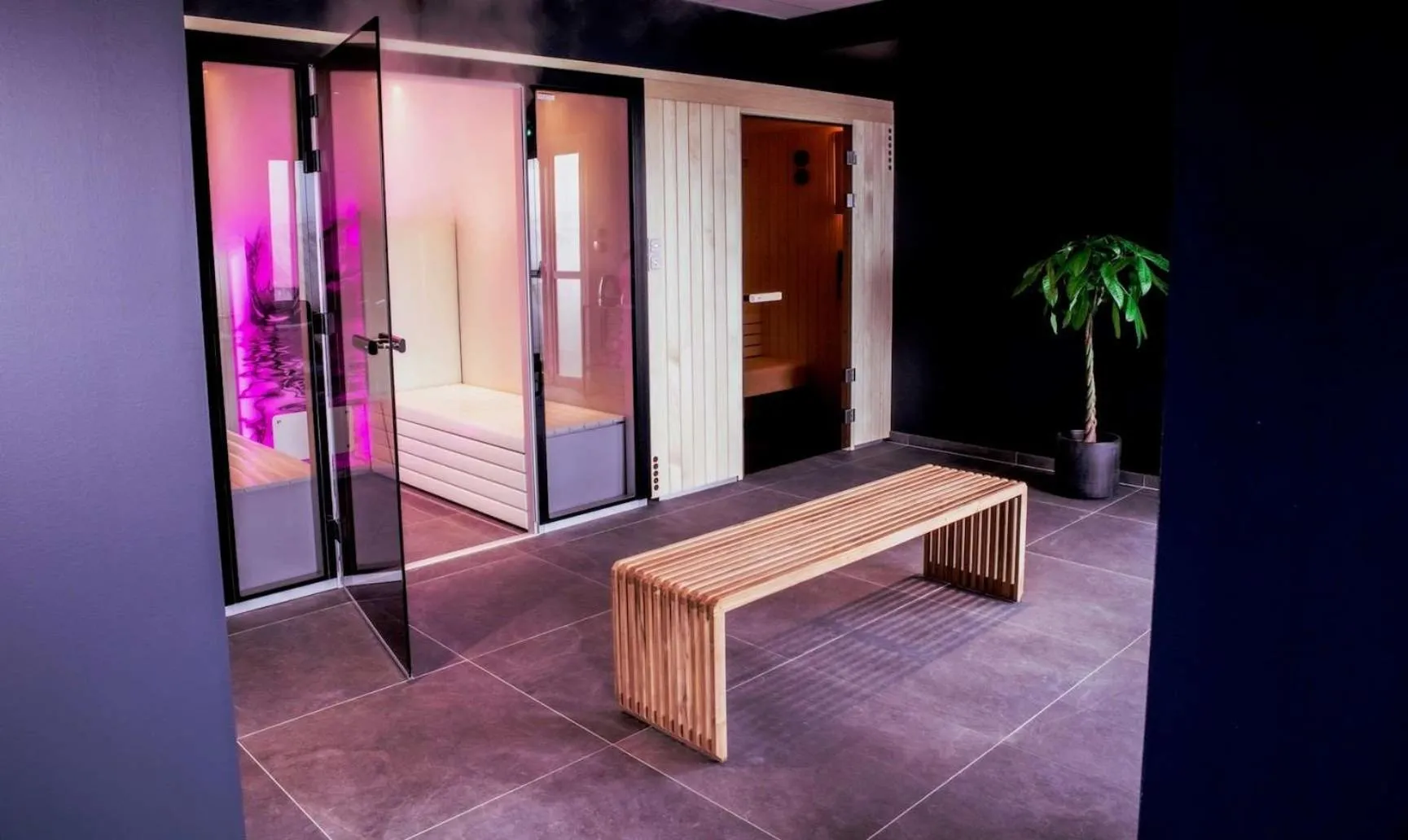 Spa and wellness centre/facilities in Brit Hotel Le Galion & Spa