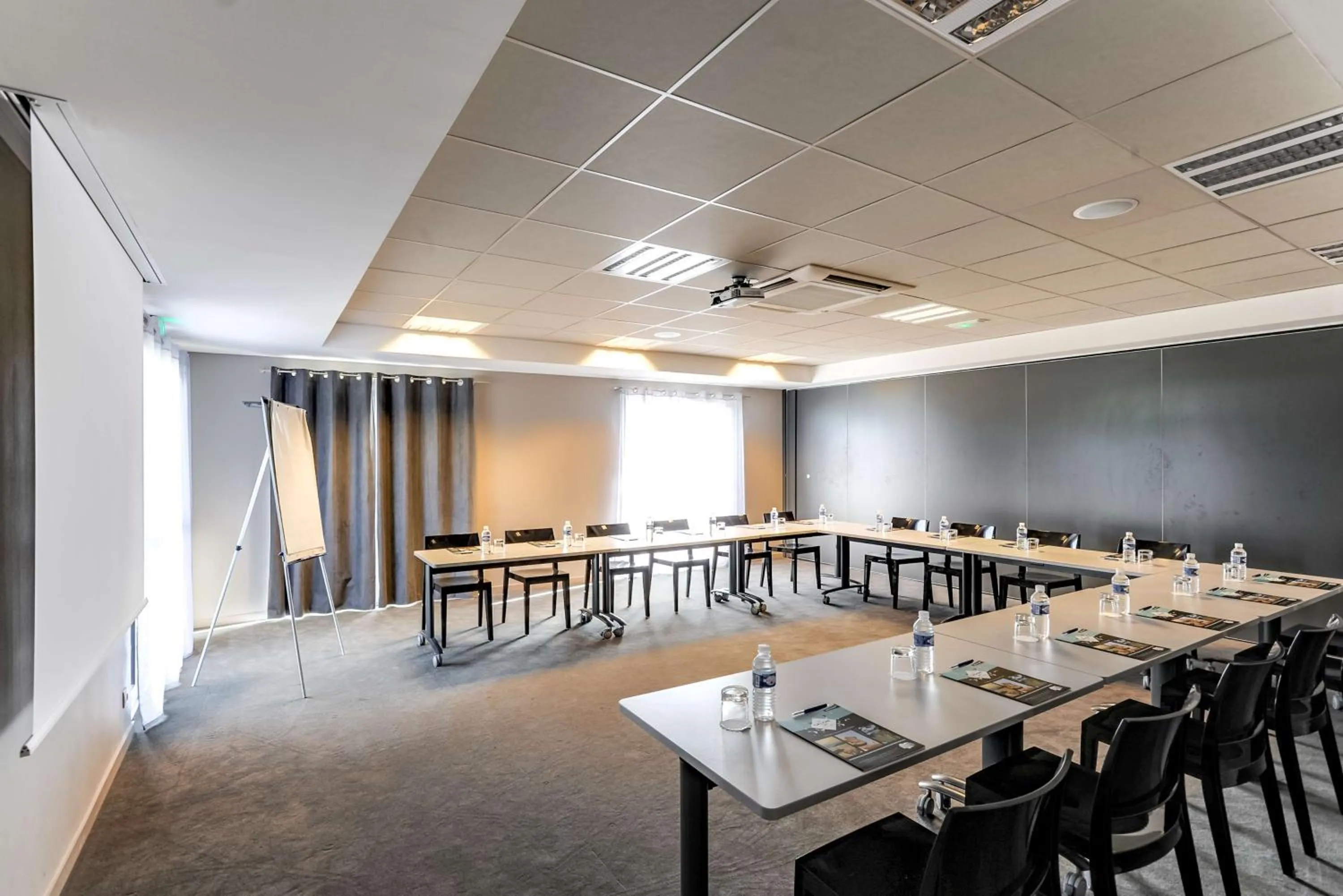 Meeting/conference room in Brit Hotel Le Galion & Spa