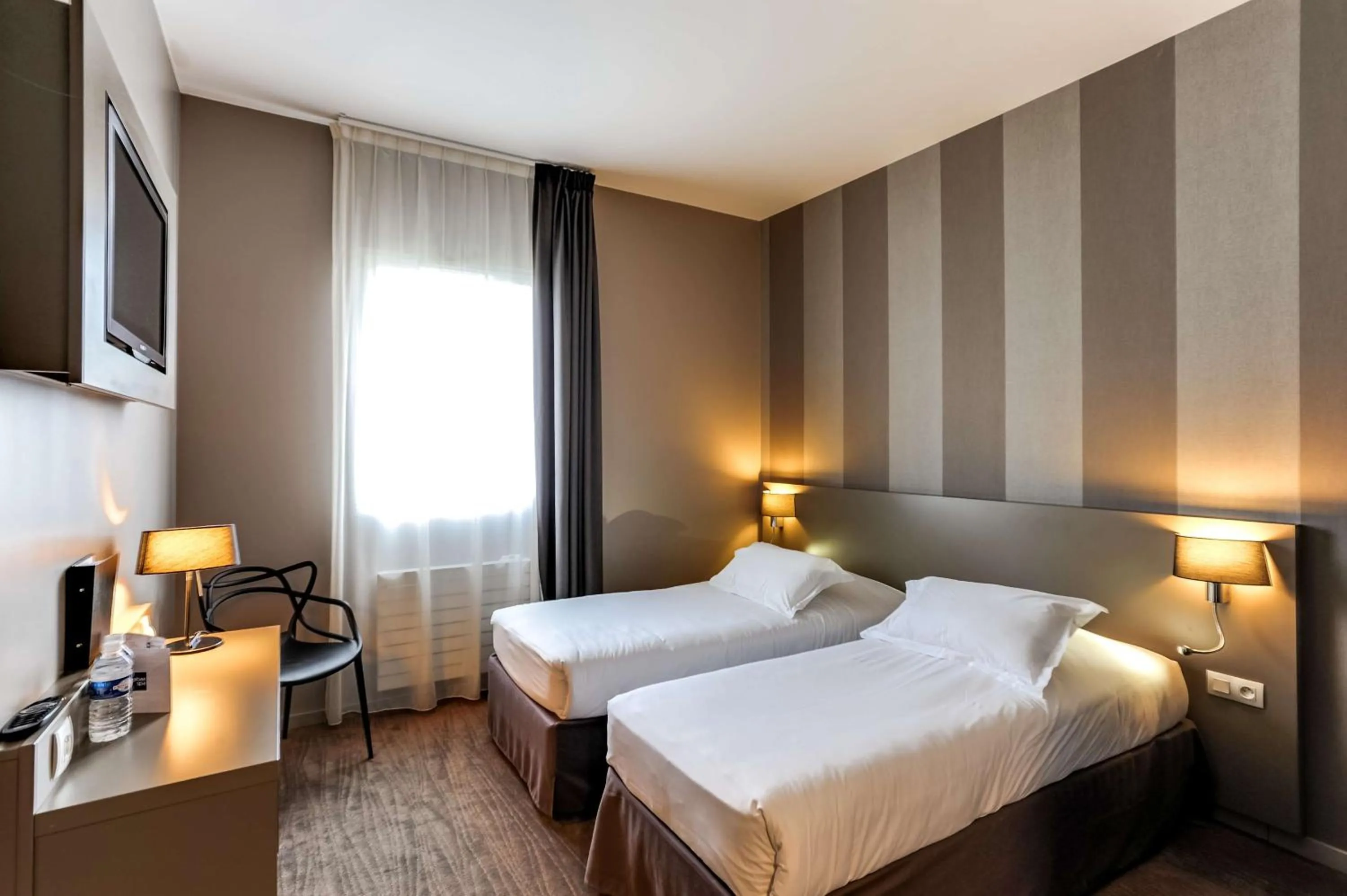 Bedroom, Bed in Brit Hotel Le Galion & Spa