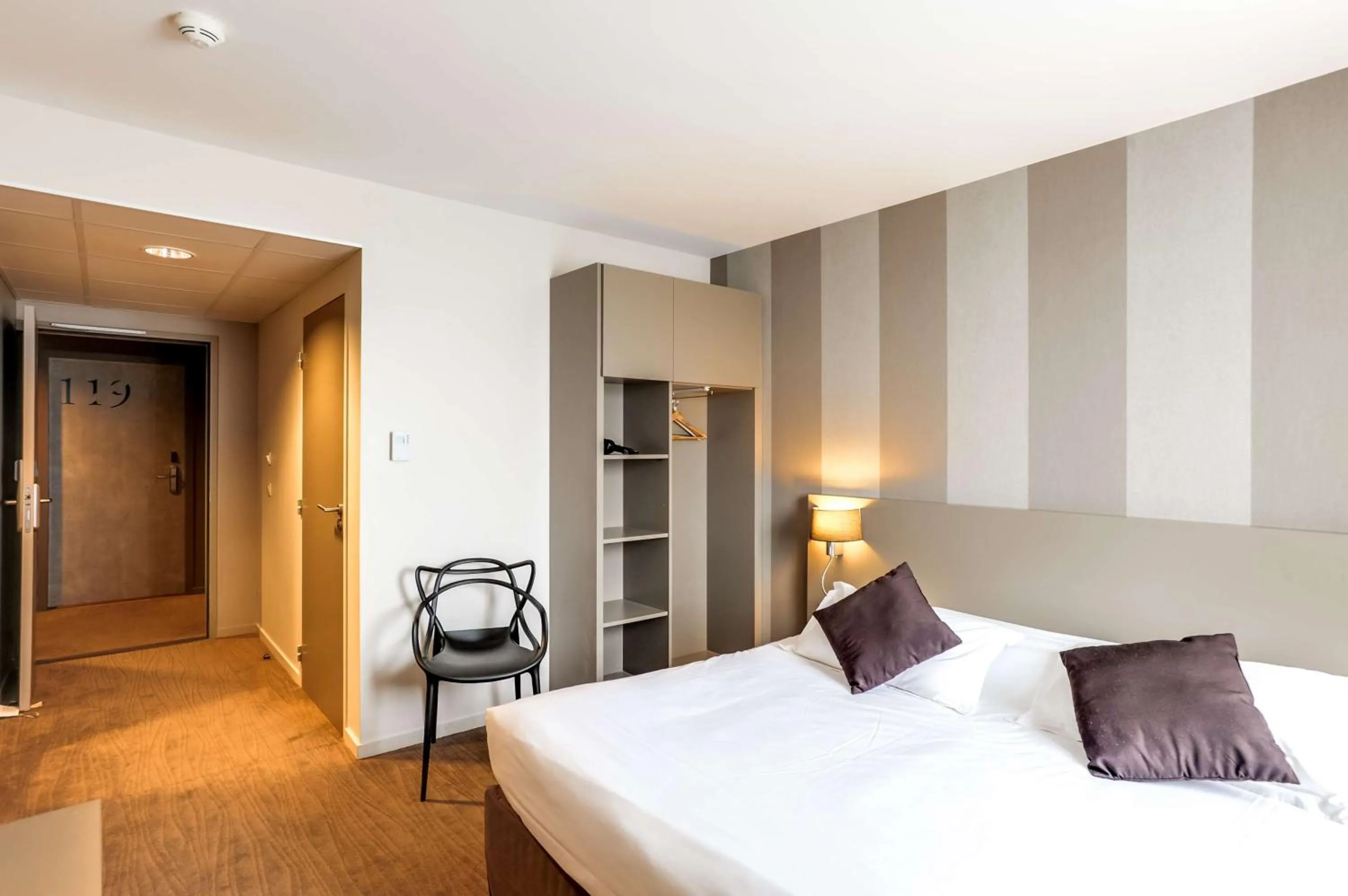 Bedroom, Bed in Brit Hotel Le Galion & Spa