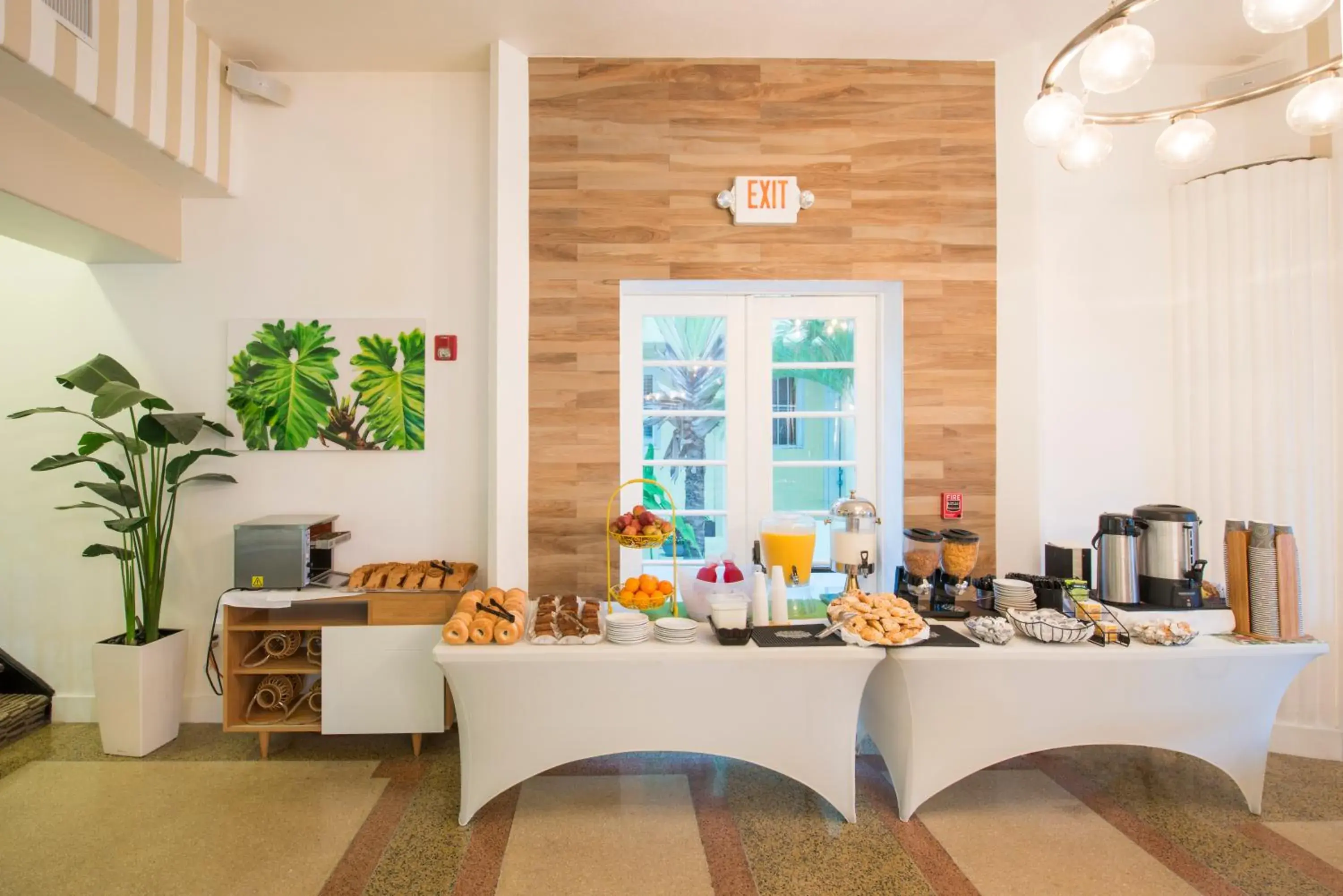 Breakfast in Penguin Hotel Breakfast in Penguin Hotel