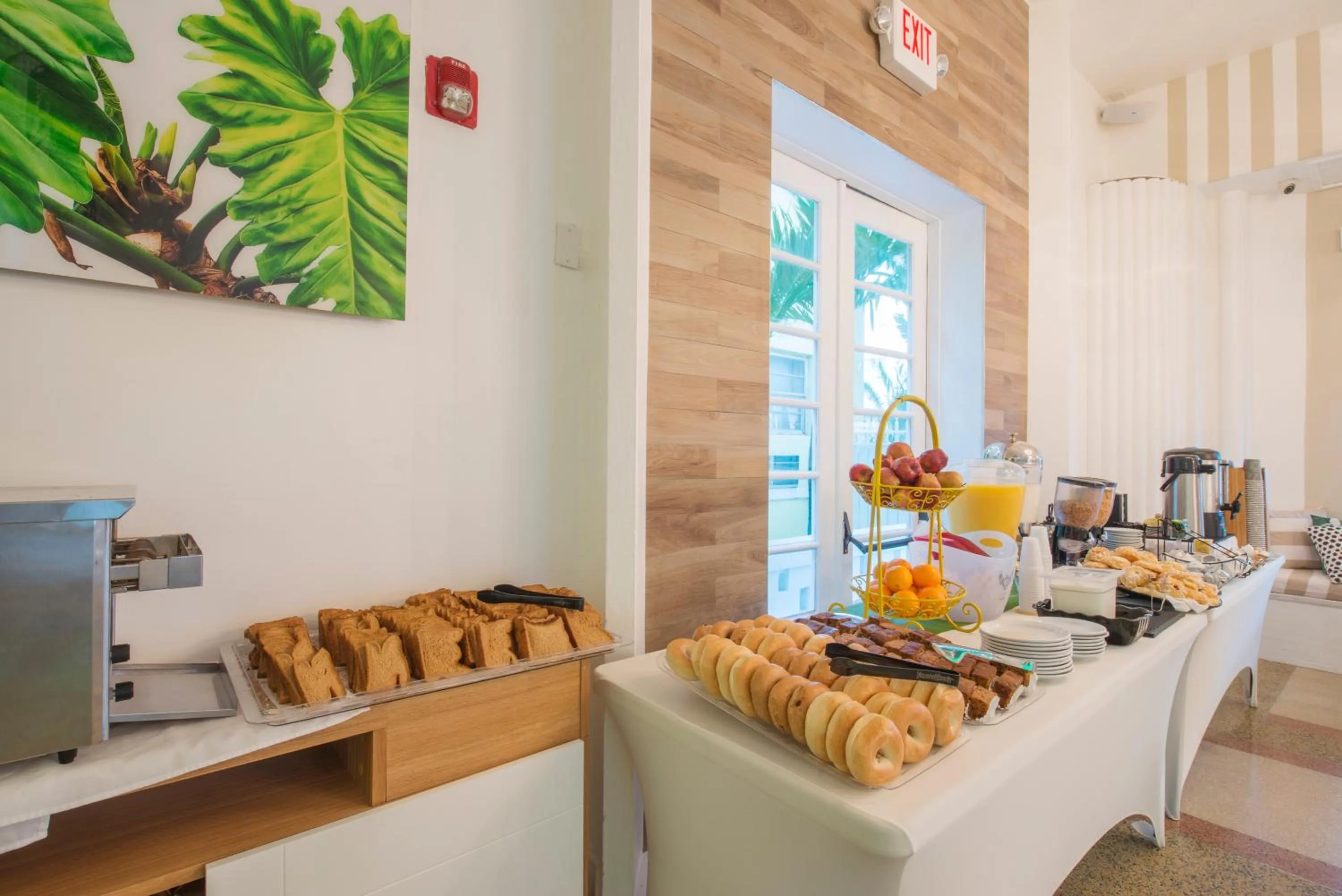 Breakfast in Penguin Hotel