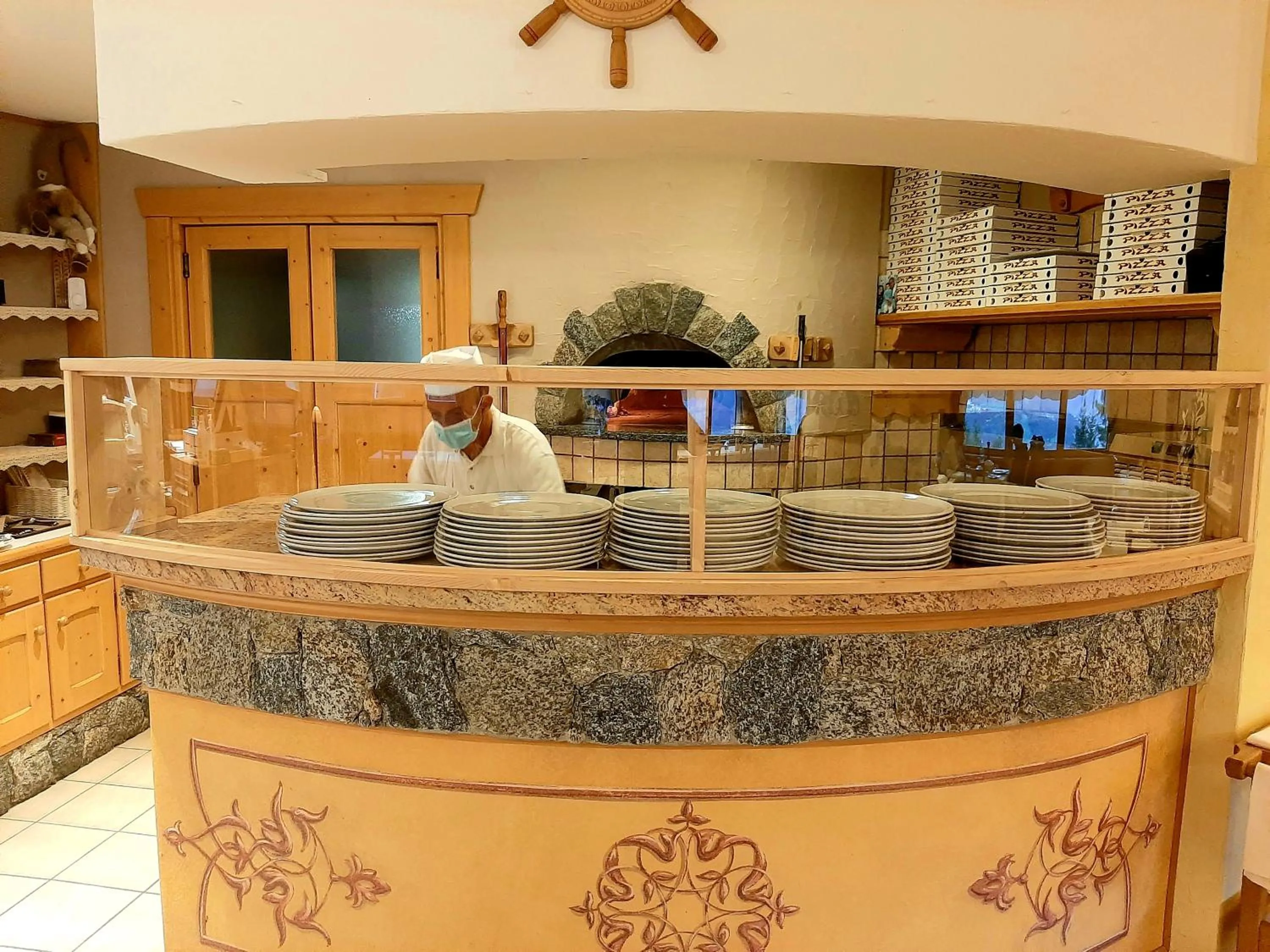 Restaurant/places to eat in Residence Mirage