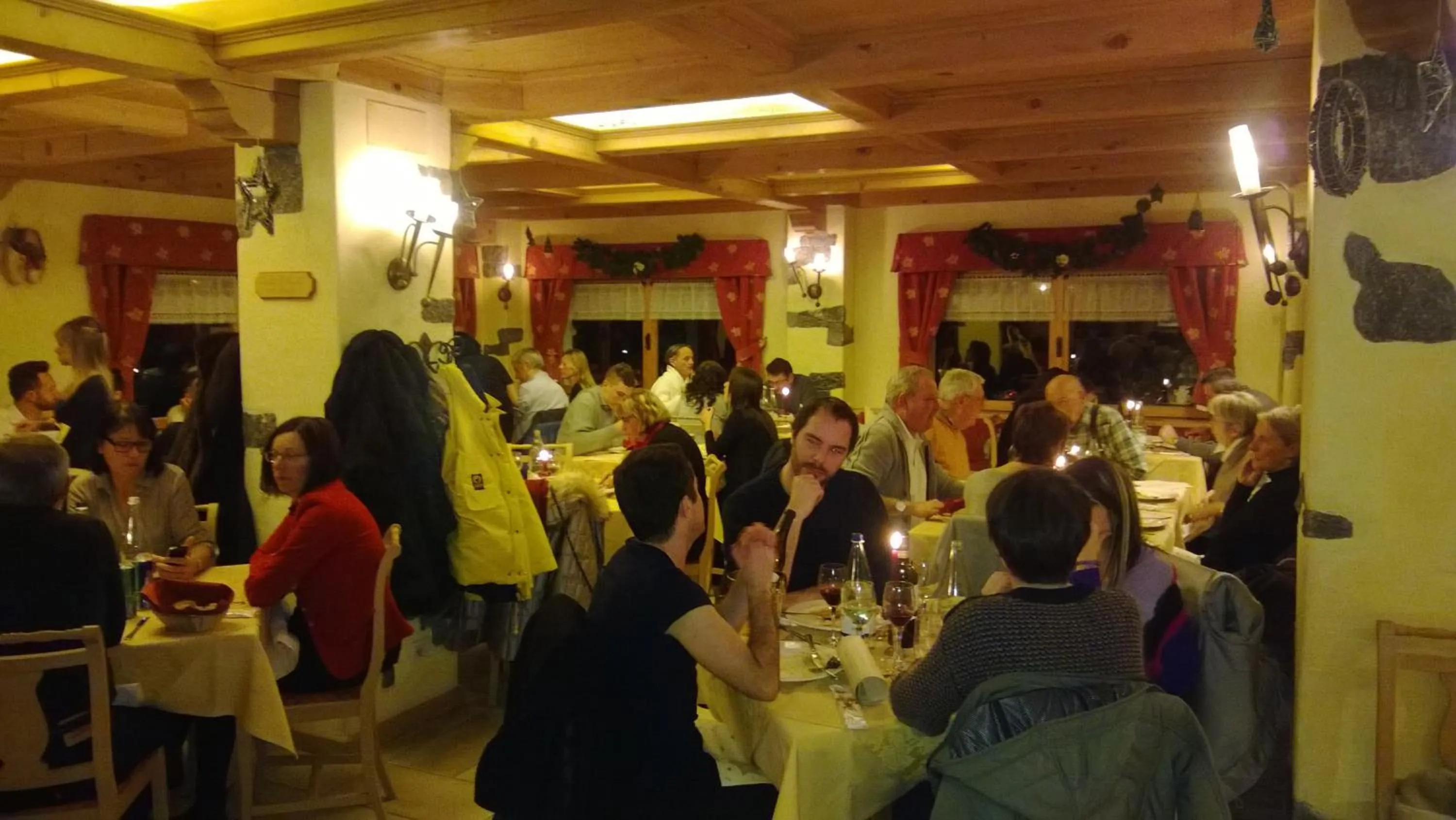 Restaurant/places to eat in Residence Mirage