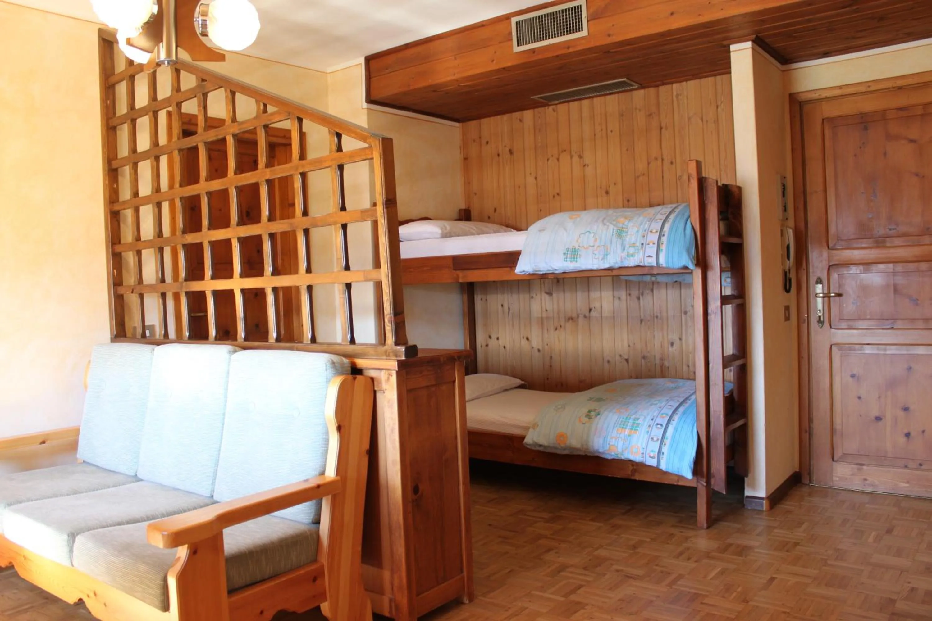 bunk bed, Bed in Residence Mirage