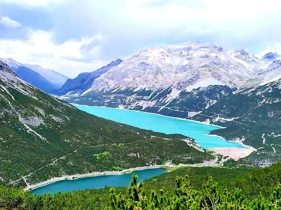 Hiking in Residence Mirage