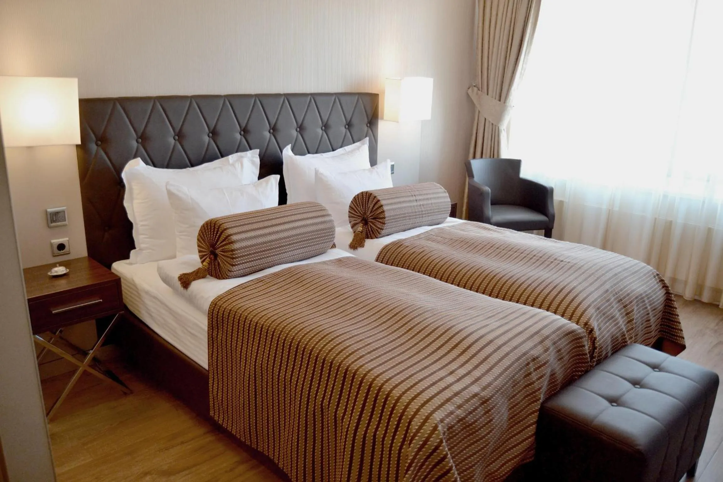 Photo of the whole room in Hotel Vier Jahreszeiten Berlin City