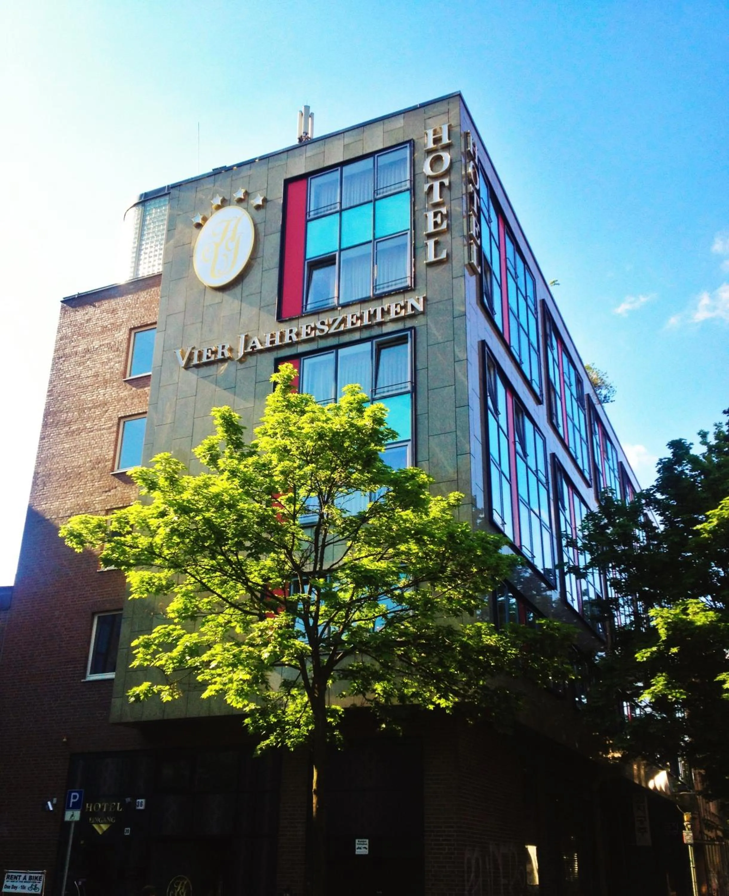 Facade/entrance, Property Building in Hotel Vier Jahreszeiten Berlin City