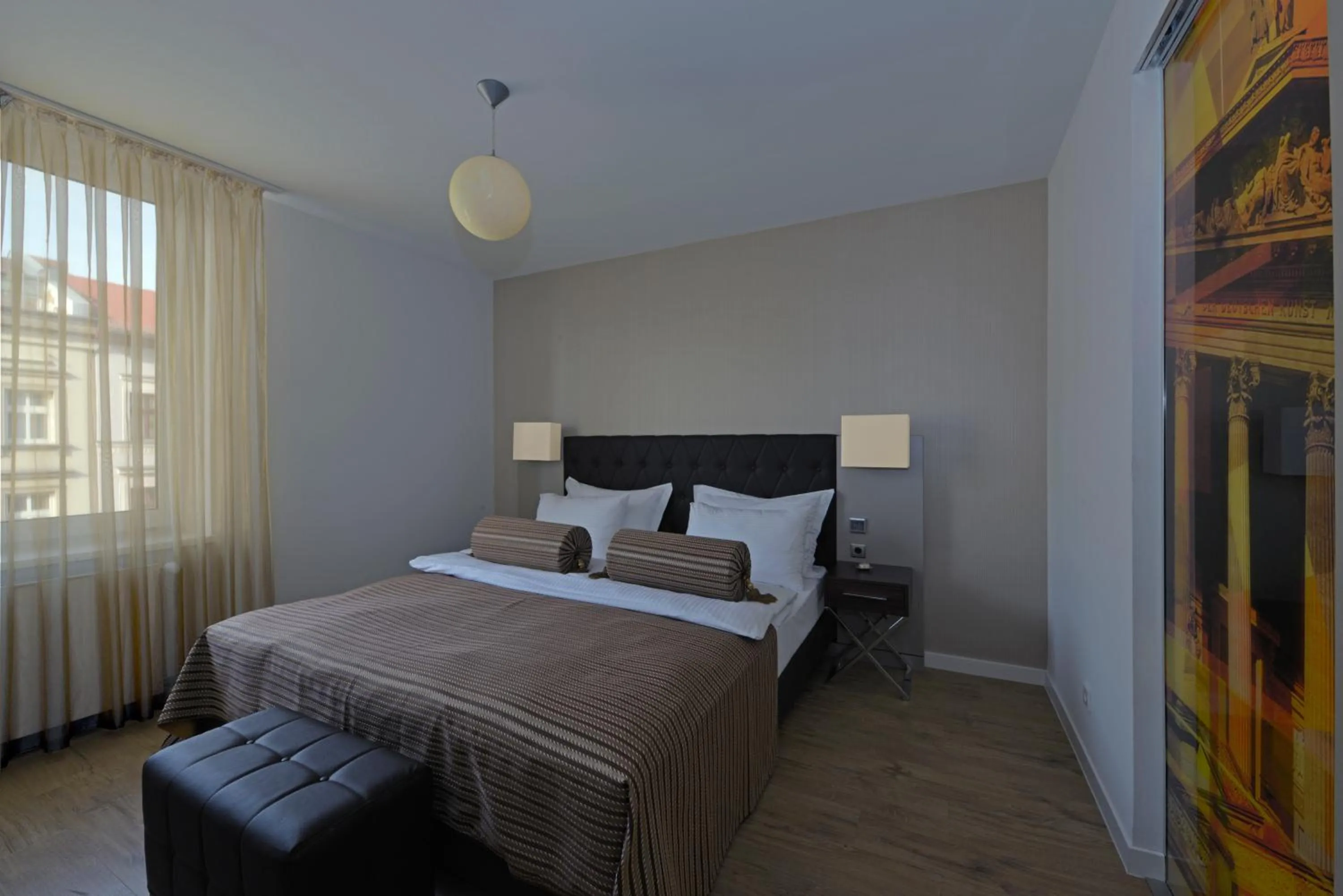 Bed in Hotel Vier Jahreszeiten Berlin City