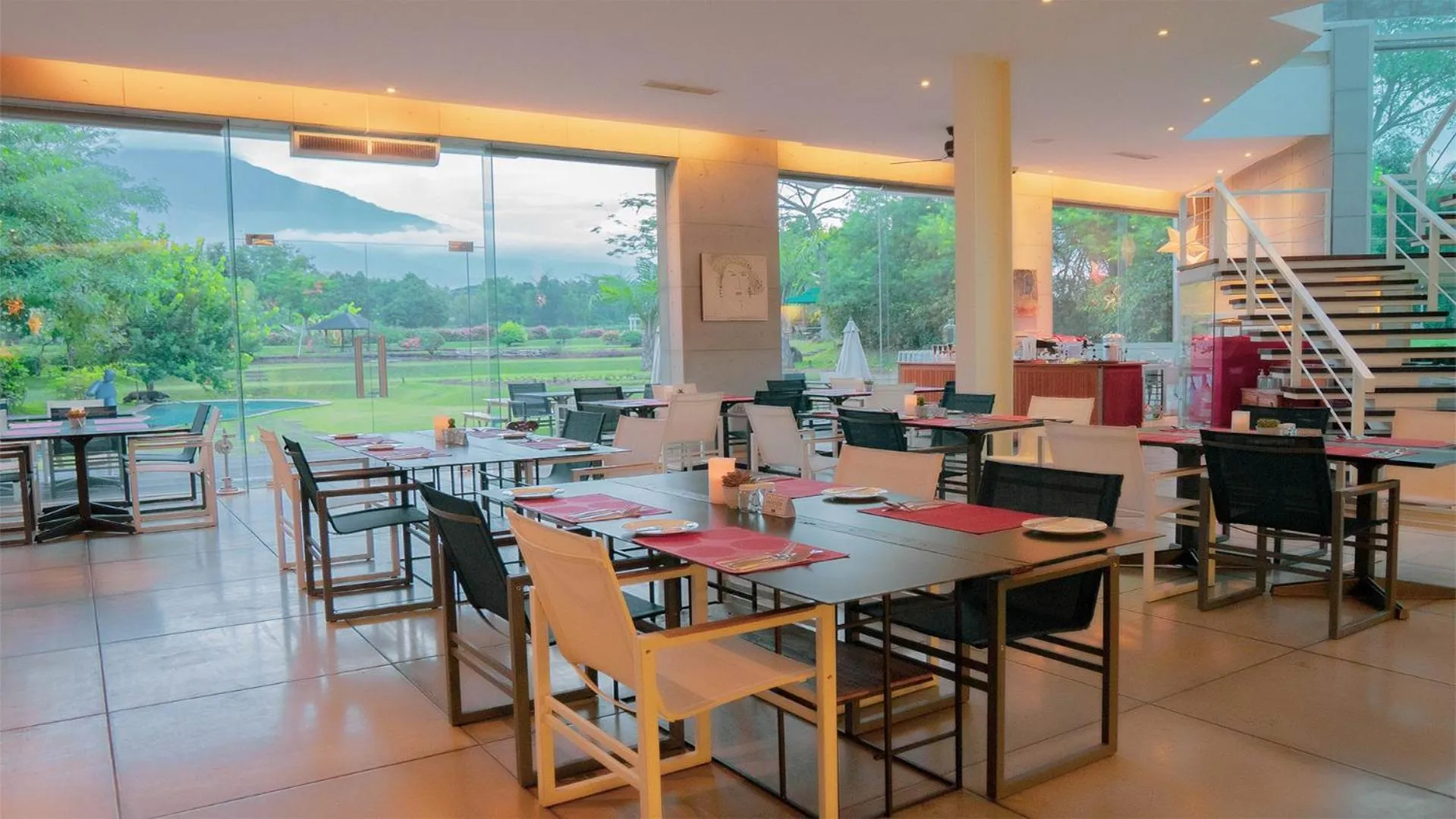 Restaurant/places to eat in K Gallery Hotel