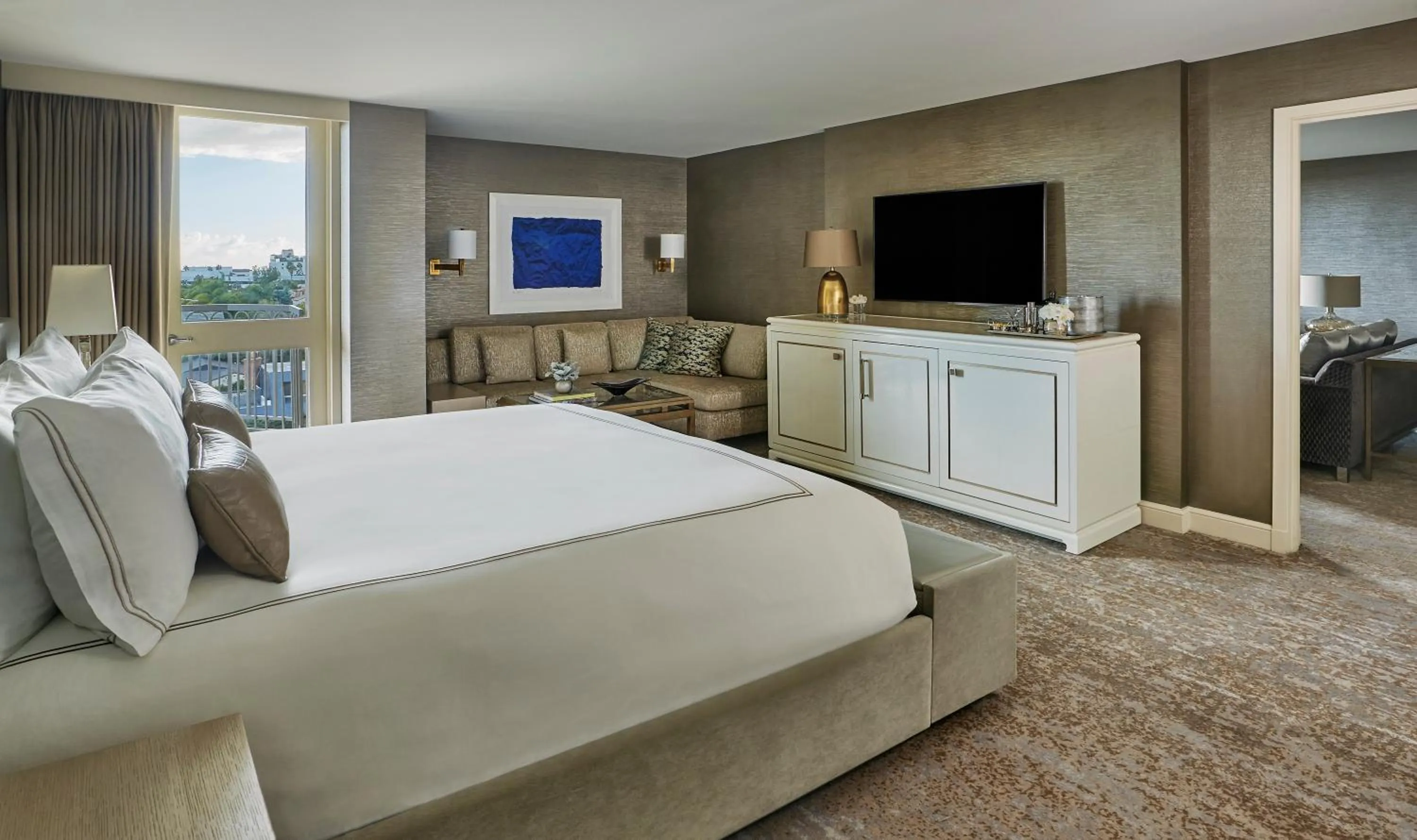 Bedroom, Bed in L'Ermitage Beverly Hills