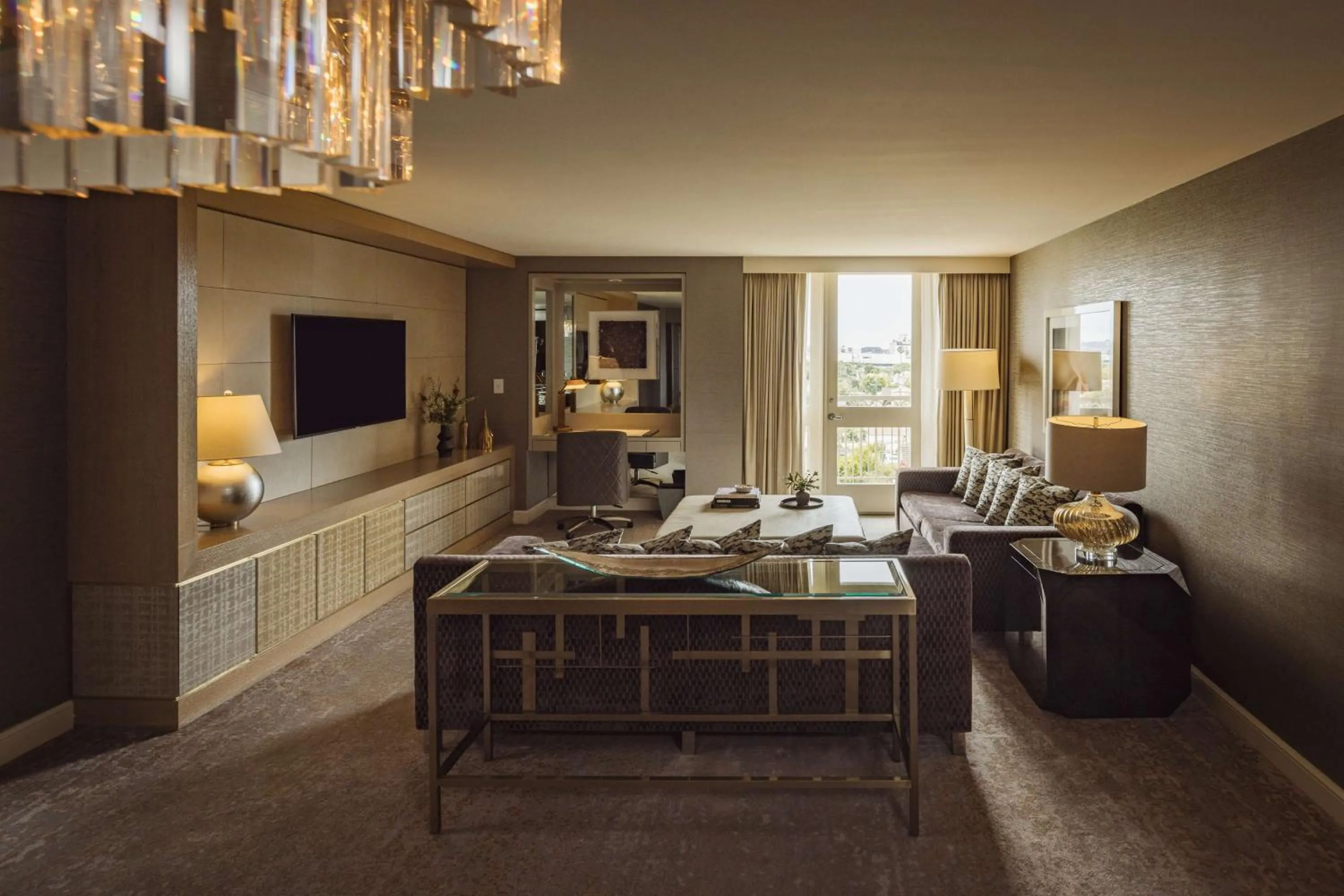 Photo of the whole room in L'Ermitage Beverly Hills