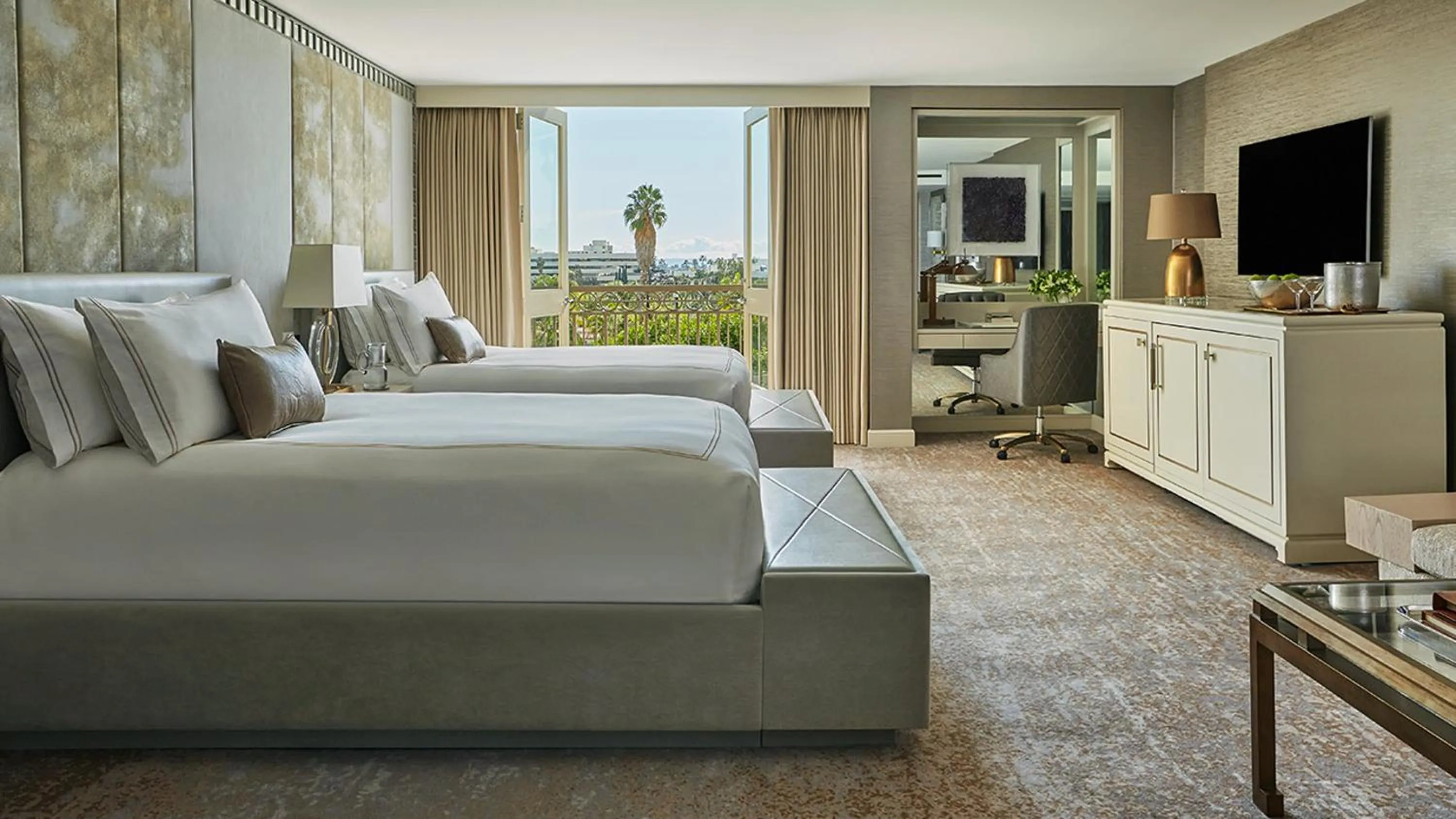 Photo of the whole room, Bed in L'Ermitage Beverly Hills