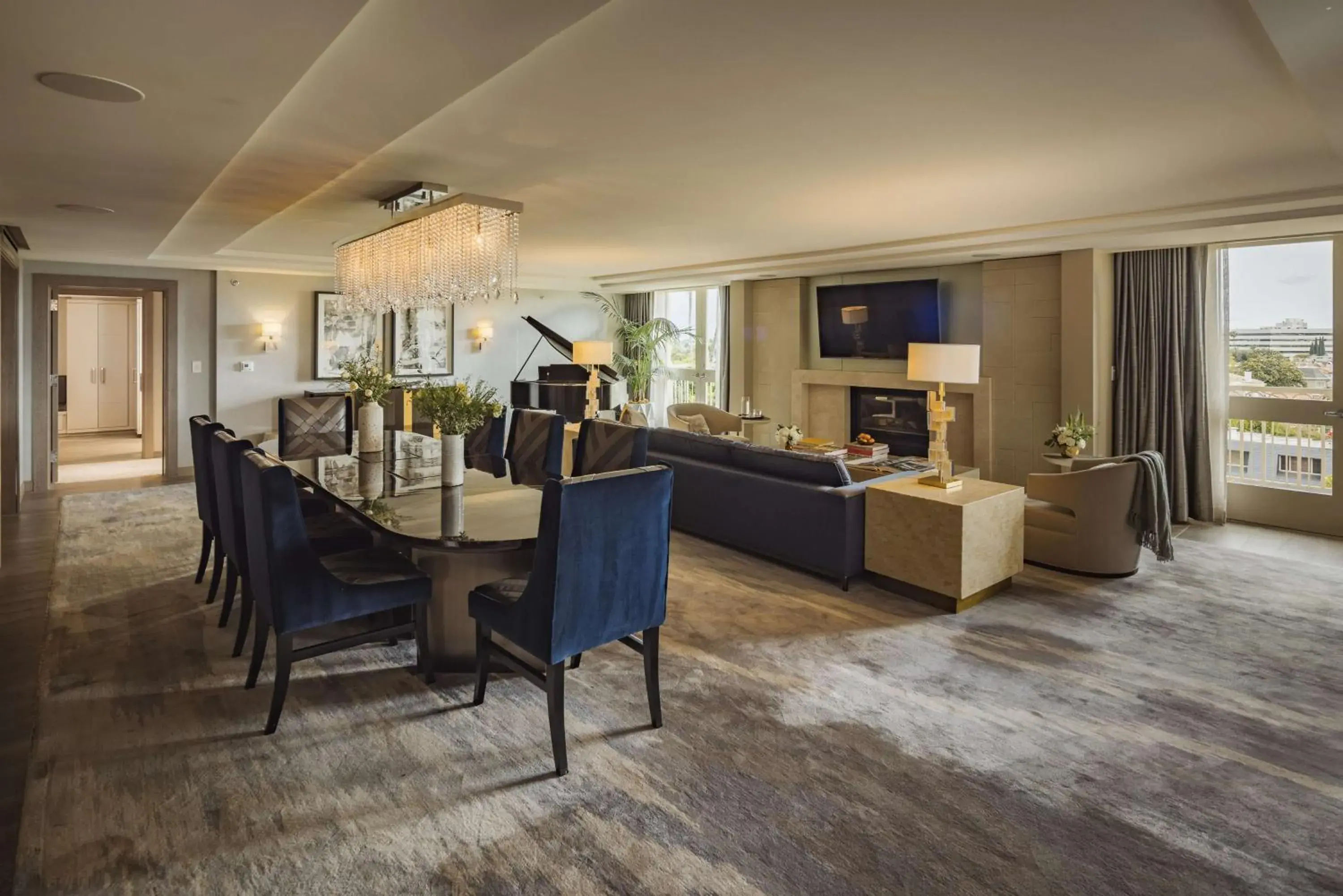 Photo of the whole room in L'Ermitage Beverly Hills Photo of the whole room in L'Ermitage Beverly Hills