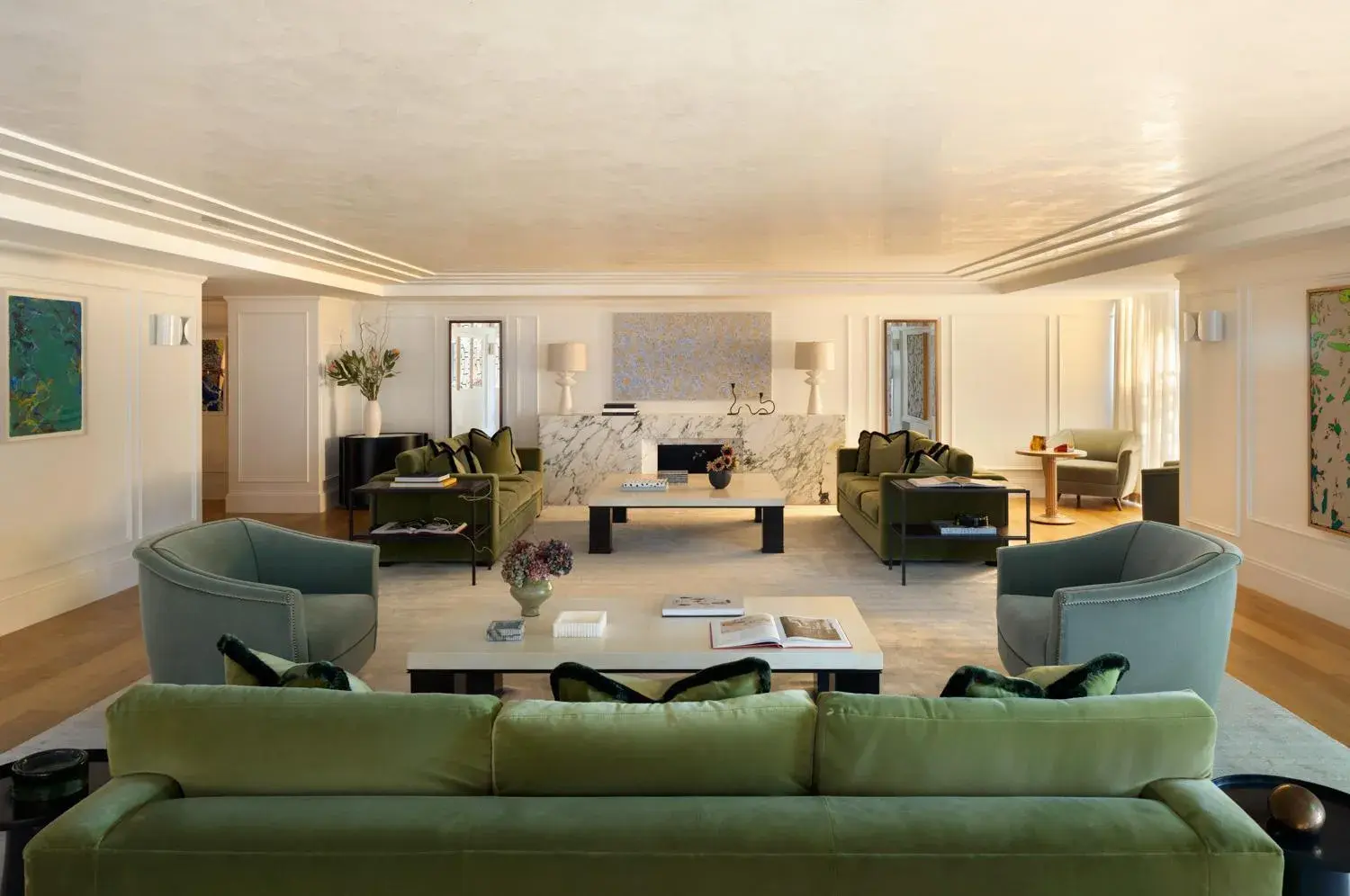 Lounge or bar in L'Ermitage Beverly Hills Lounge or bar in L'Ermitage Beverly Hills