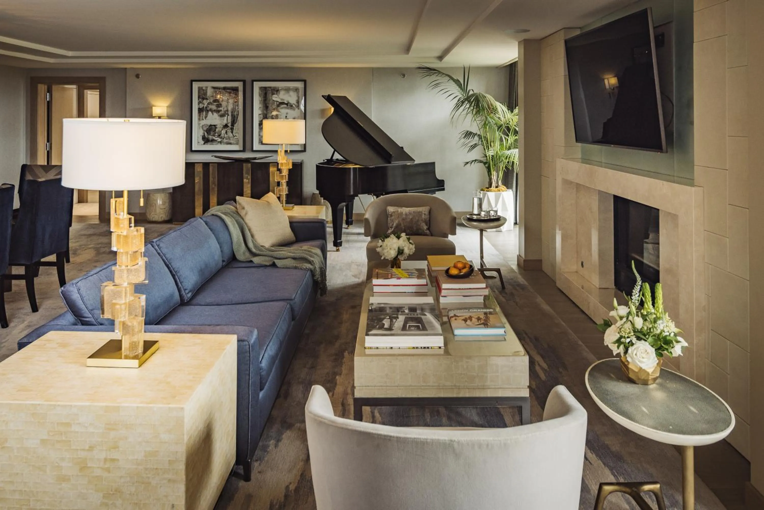 TV and multimedia in L'Ermitage Beverly Hills