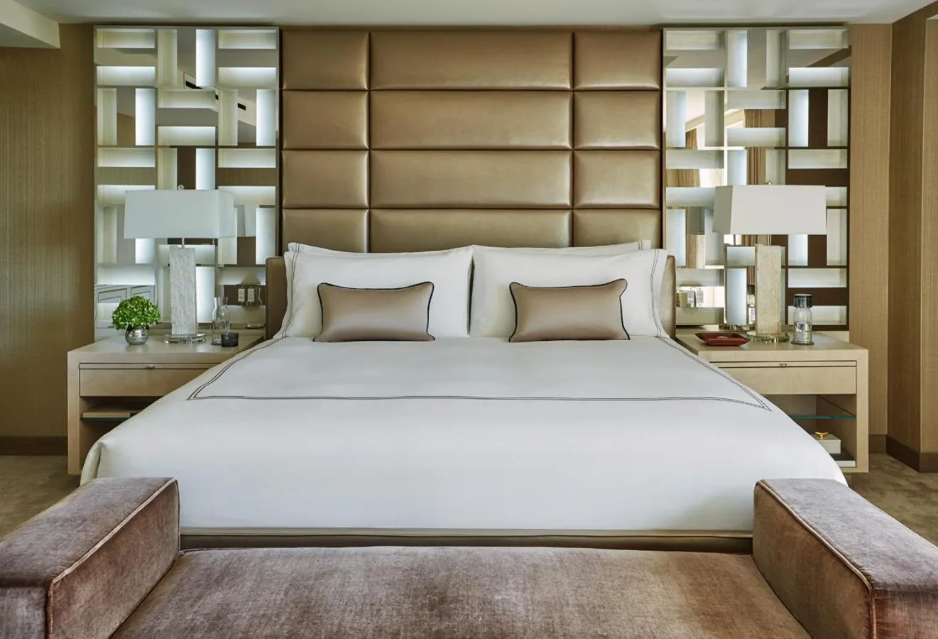 Bedroom, Bed in L'Ermitage Beverly Hills