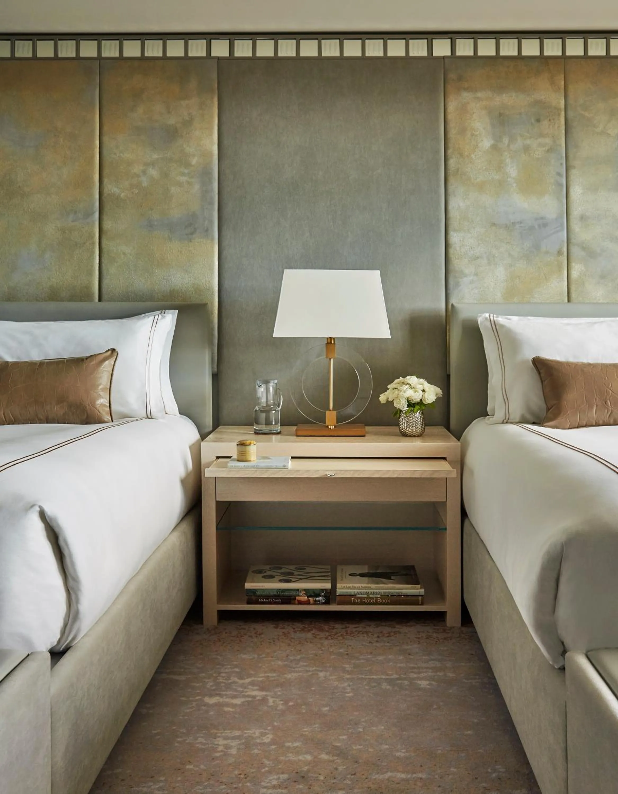 Bedroom, Bed in L'Ermitage Beverly Hills