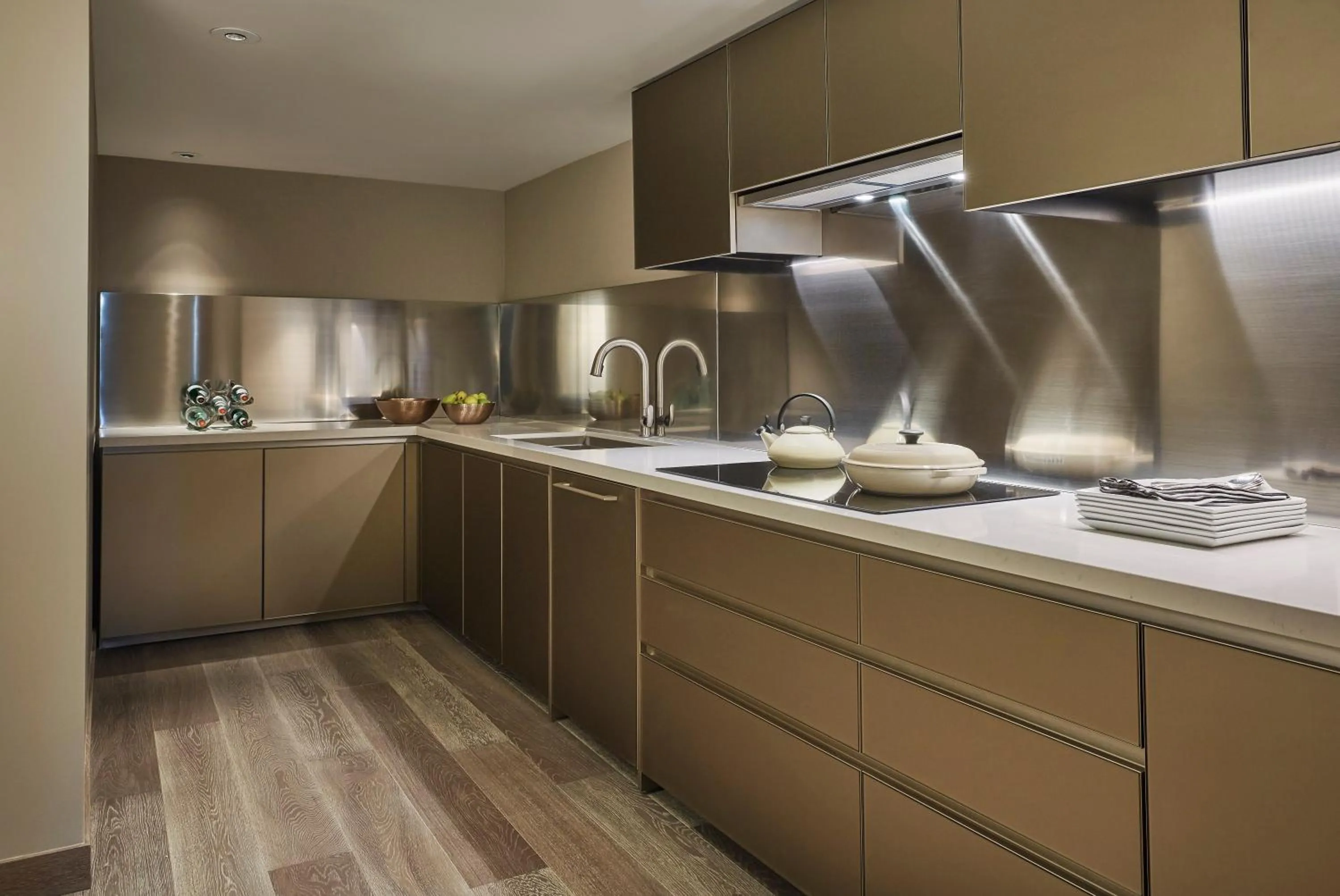 Kitchen or kitchenette in L'Ermitage Beverly Hills