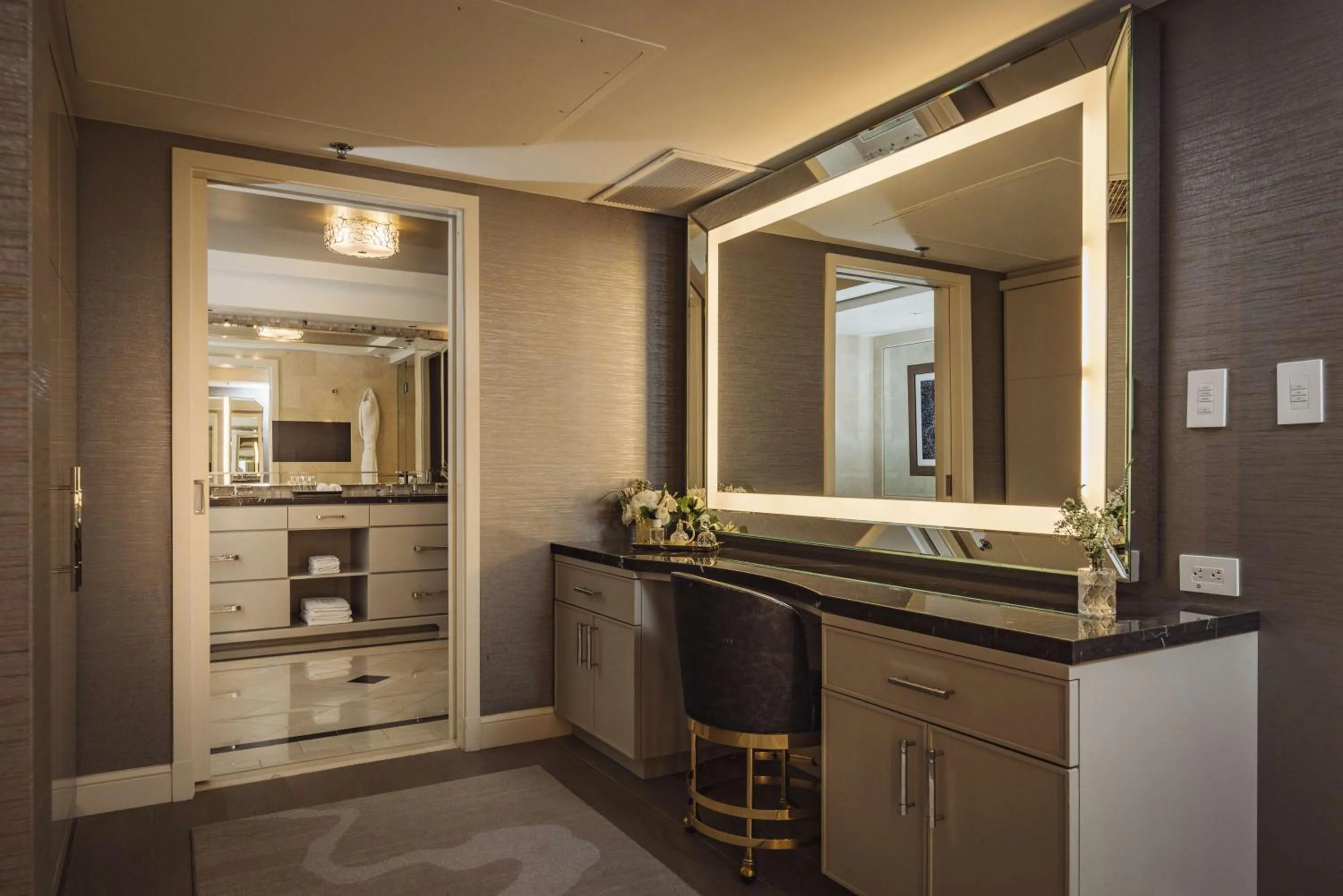 Bedroom in L'Ermitage Beverly Hills