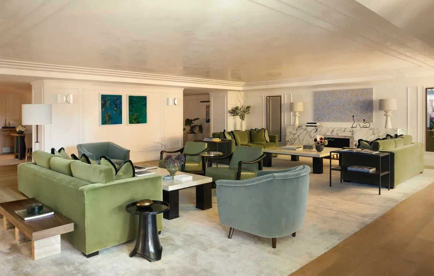 Lounge or bar in L'Ermitage Beverly Hills Lounge or bar in L'Ermitage Beverly Hills