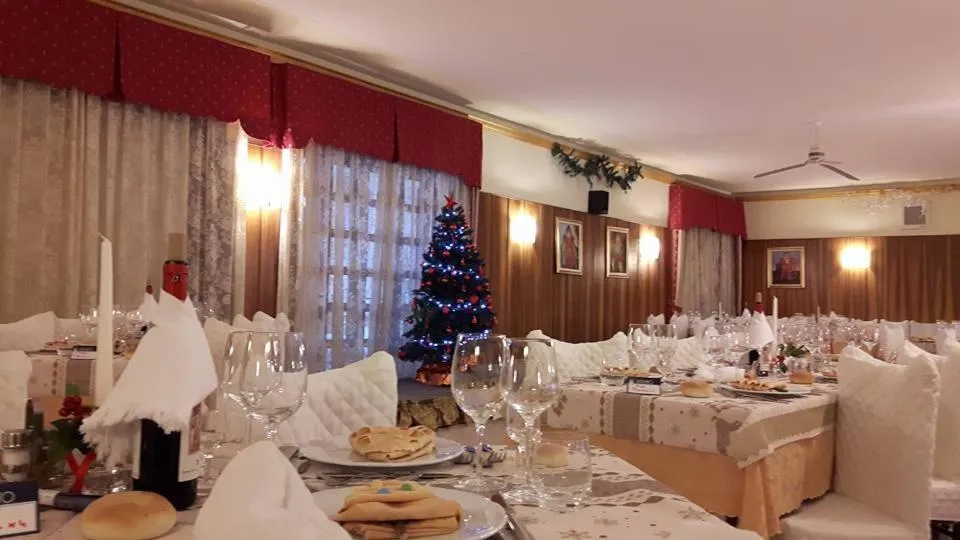 Restaurant/places to eat in Hotel Reale