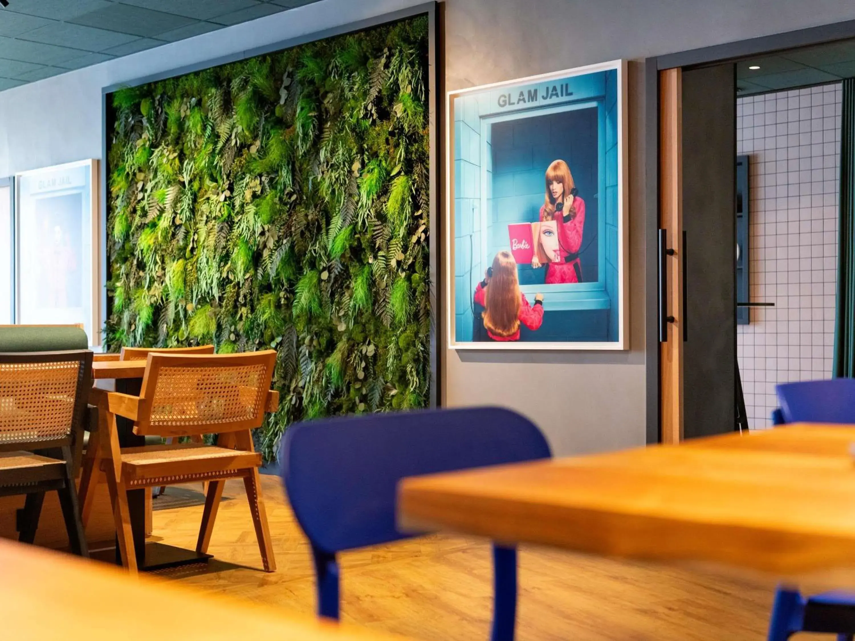 Lounge or bar in Ibis Styles Dijon Nord Valmy Lounge or bar in Ibis Styles Dijon Nord Valmy