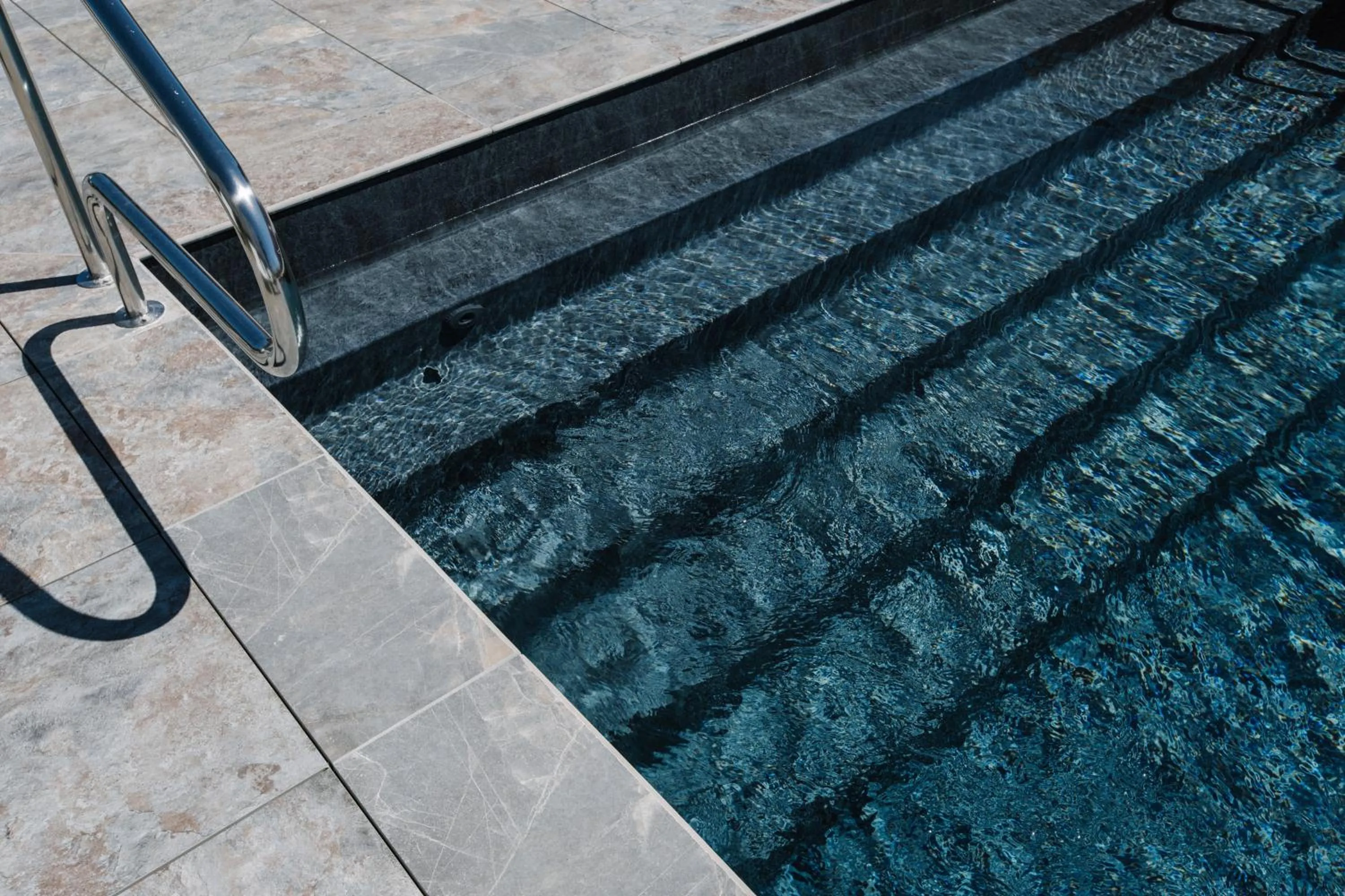 Swimming pool in Ibis Styles Dijon Nord Valmy