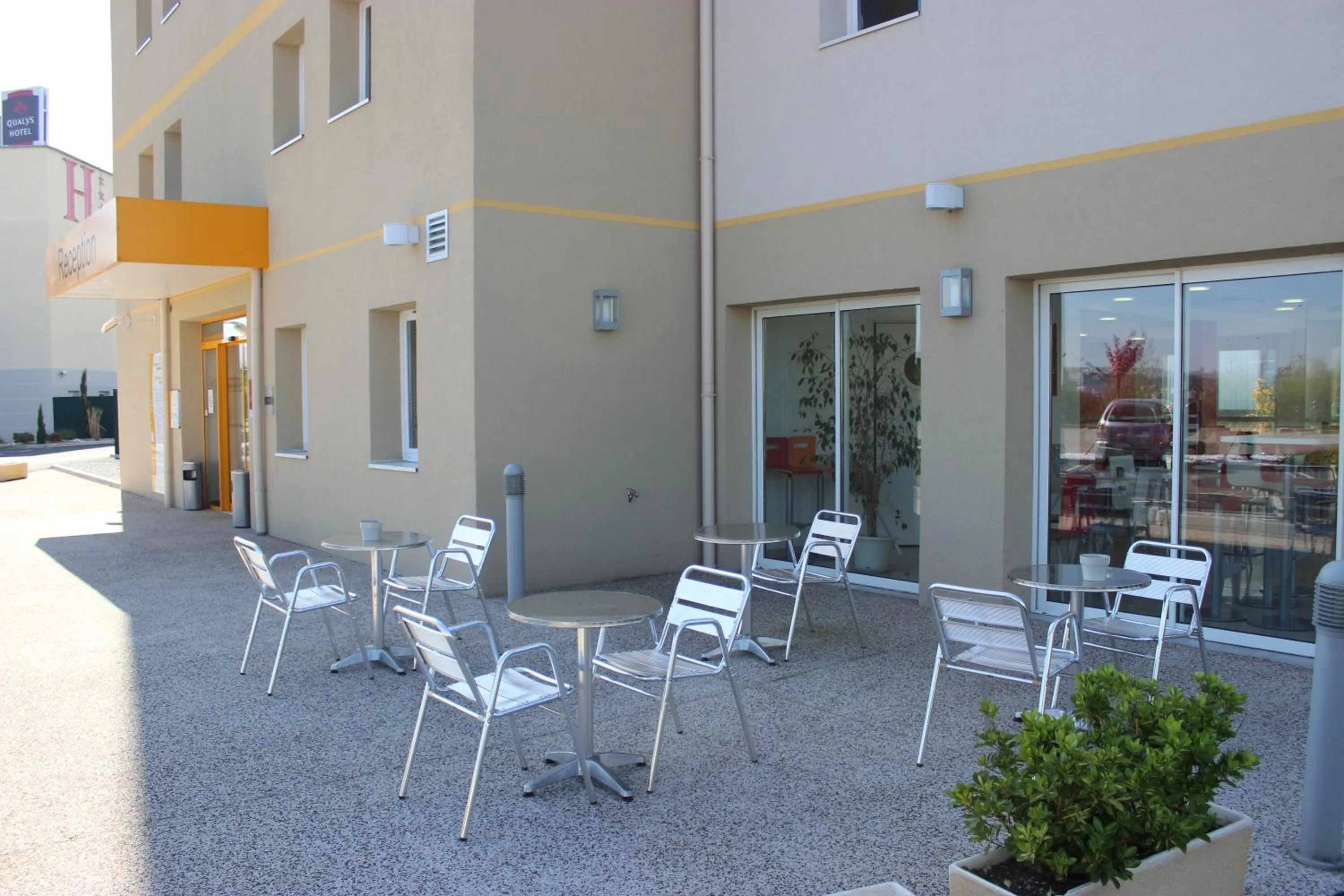 Patio in The Originals Access,Tendance Hôtel, Saint-Etienne