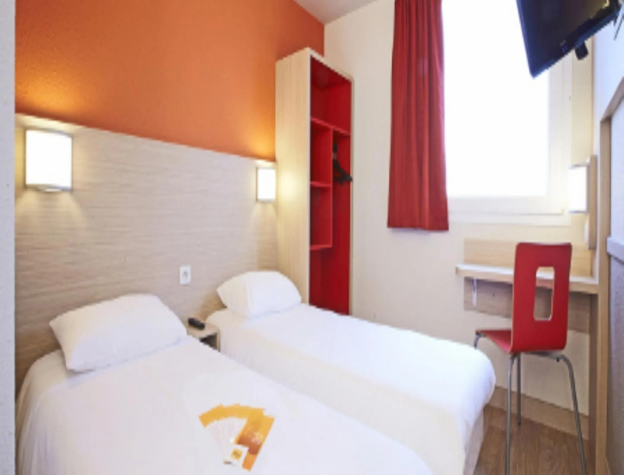 Photo of the whole room, Bed in The Originals Access,Tendance Hôtel, Saint-Etienne
