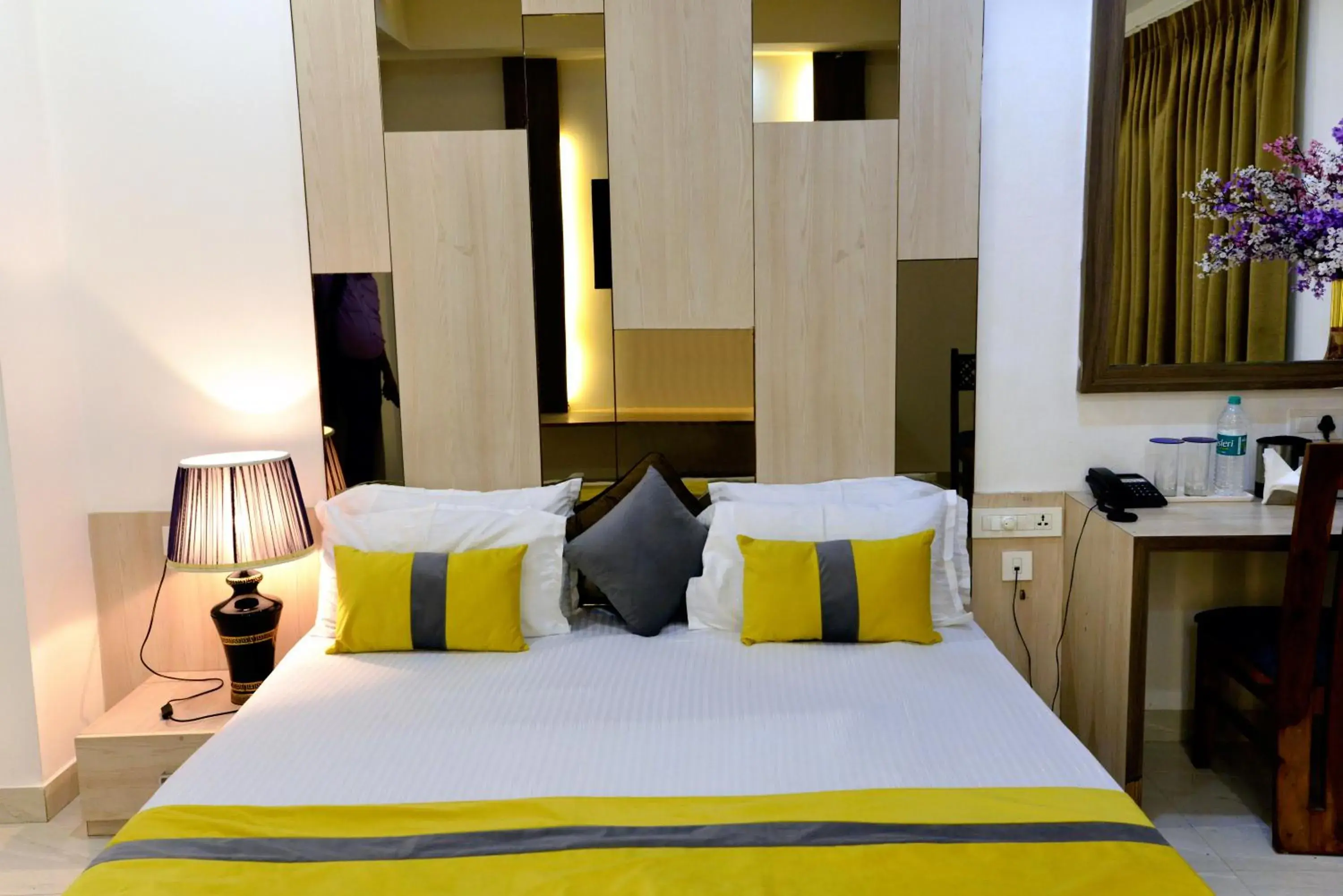 Superior King Room in Hotel The Yellow Superior King Room in Hotel The Yellow