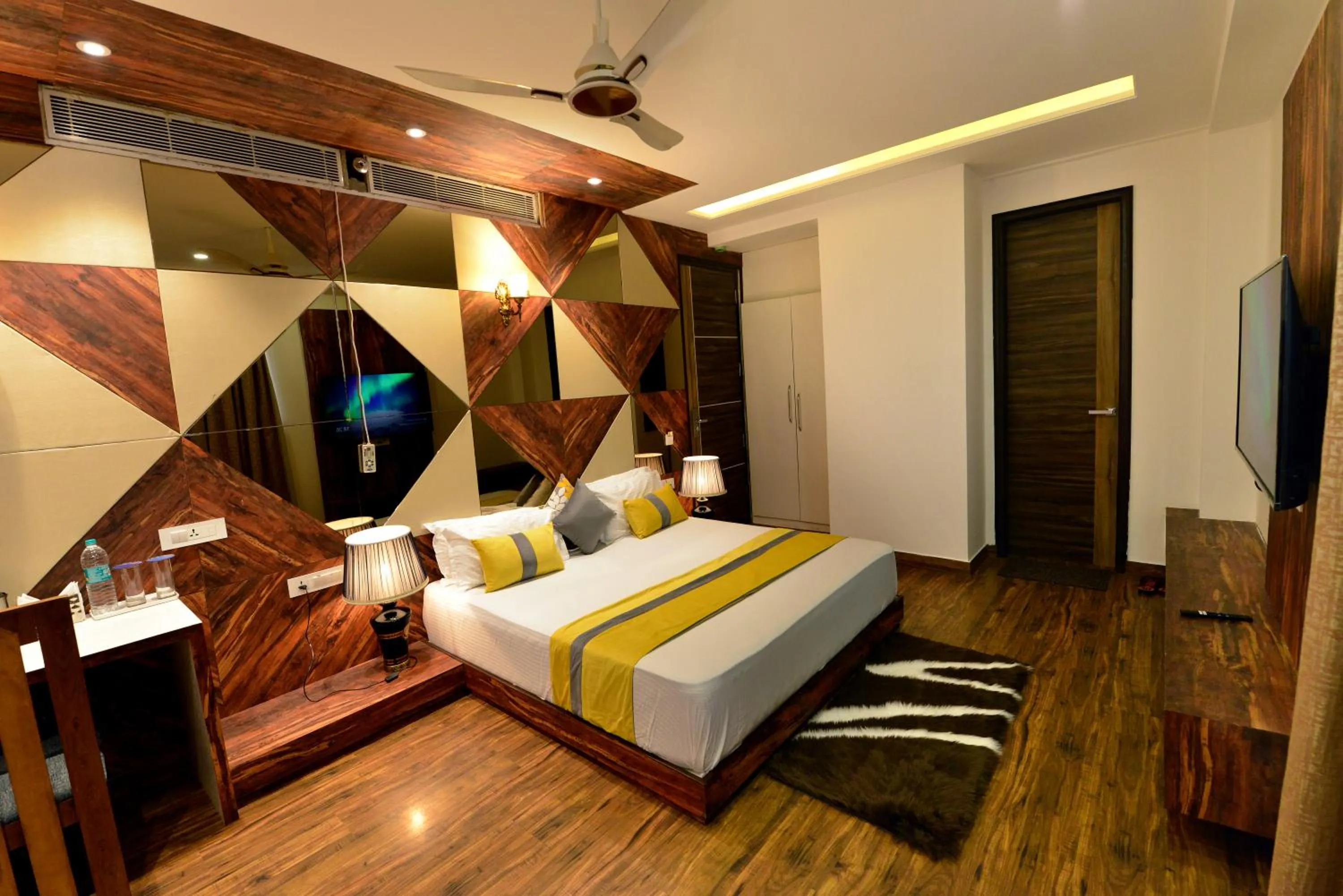 Photo of the whole room, Bed in Hotel The Yellow