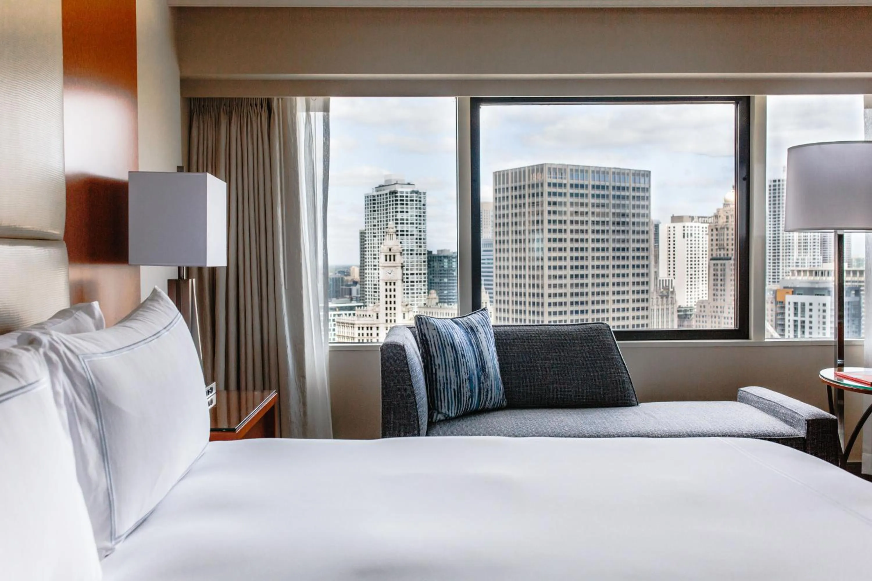 Bedroom, Bed in Swissotel Chicago